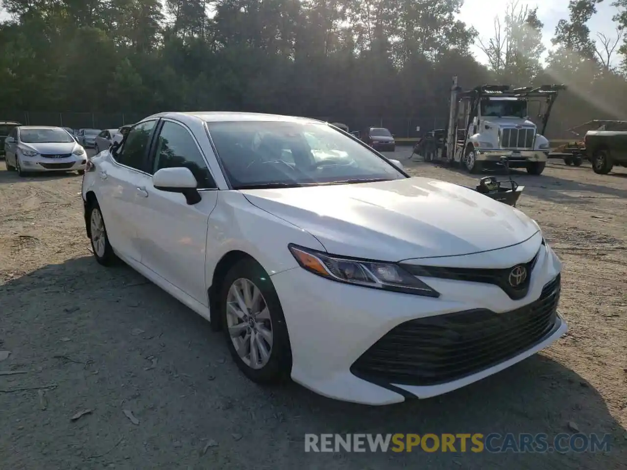 1 Photograph of a damaged car 4T1B11HK0KU192805 TOYOTA CAMRY 2019