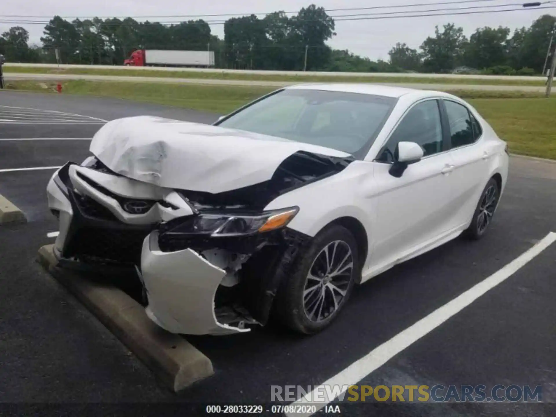 2 Photograph of a damaged car 4T1B11HK0KU195865 TOYOTA CAMRY 2019