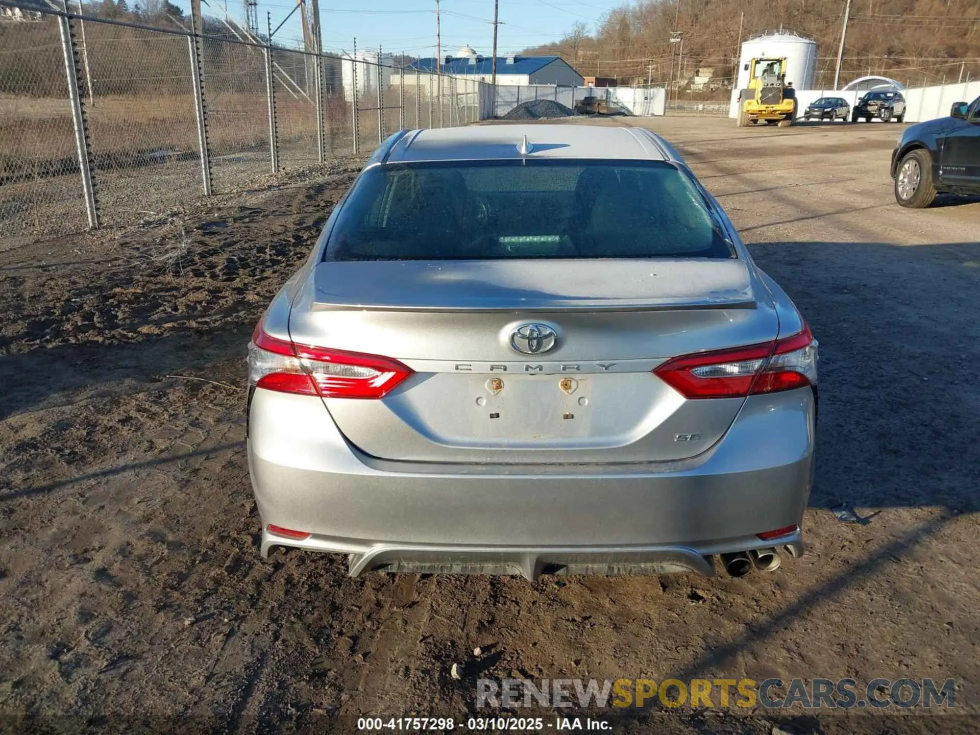 16 Photograph of a damaged car 4T1B11HK0KU198765 TOYOTA CAMRY 2019
