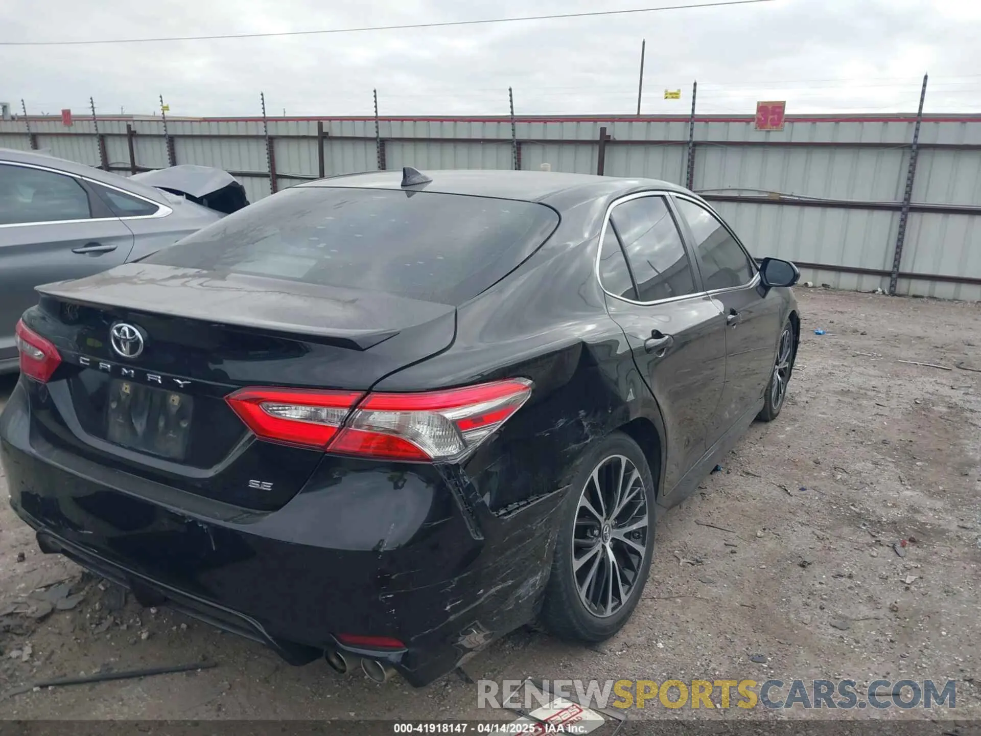 4 Photograph of a damaged car 4T1B11HK0KU201034 TOYOTA CAMRY 2019