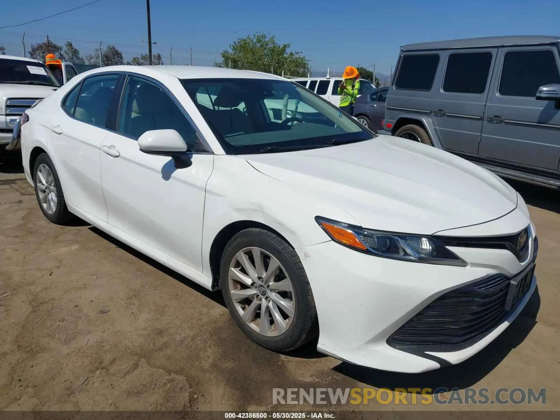 1 Photograph of a damaged car 4T1B11HK0KU204029 TOYOTA CAMRY 2019