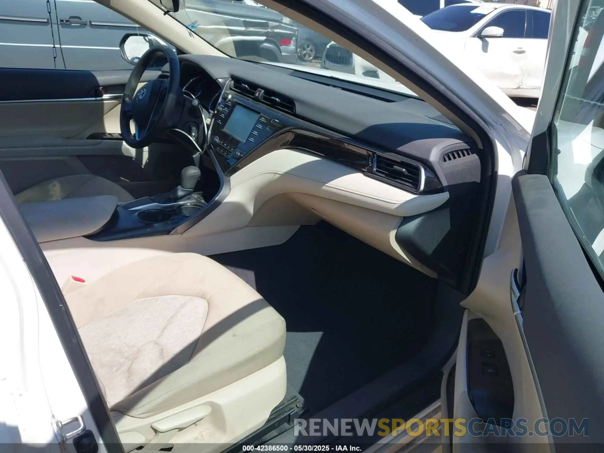5 Photograph of a damaged car 4T1B11HK0KU204029 TOYOTA CAMRY 2019
