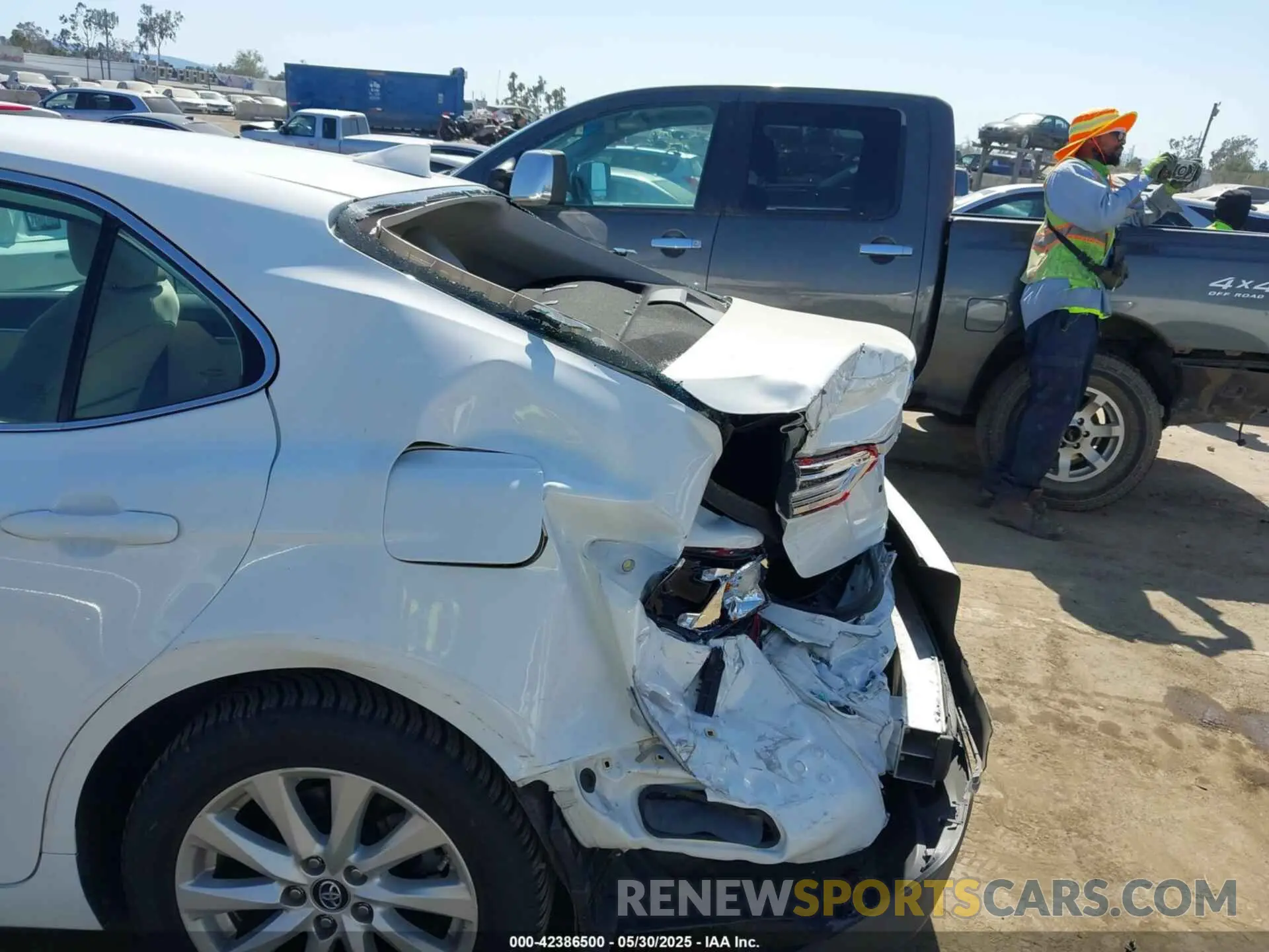 6 Photograph of a damaged car 4T1B11HK0KU204029 TOYOTA CAMRY 2019