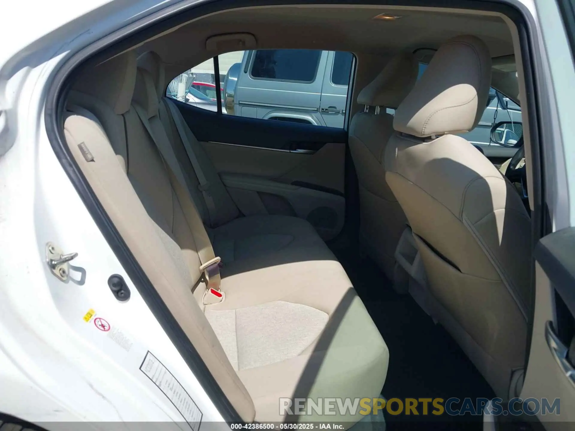 8 Photograph of a damaged car 4T1B11HK0KU204029 TOYOTA CAMRY 2019