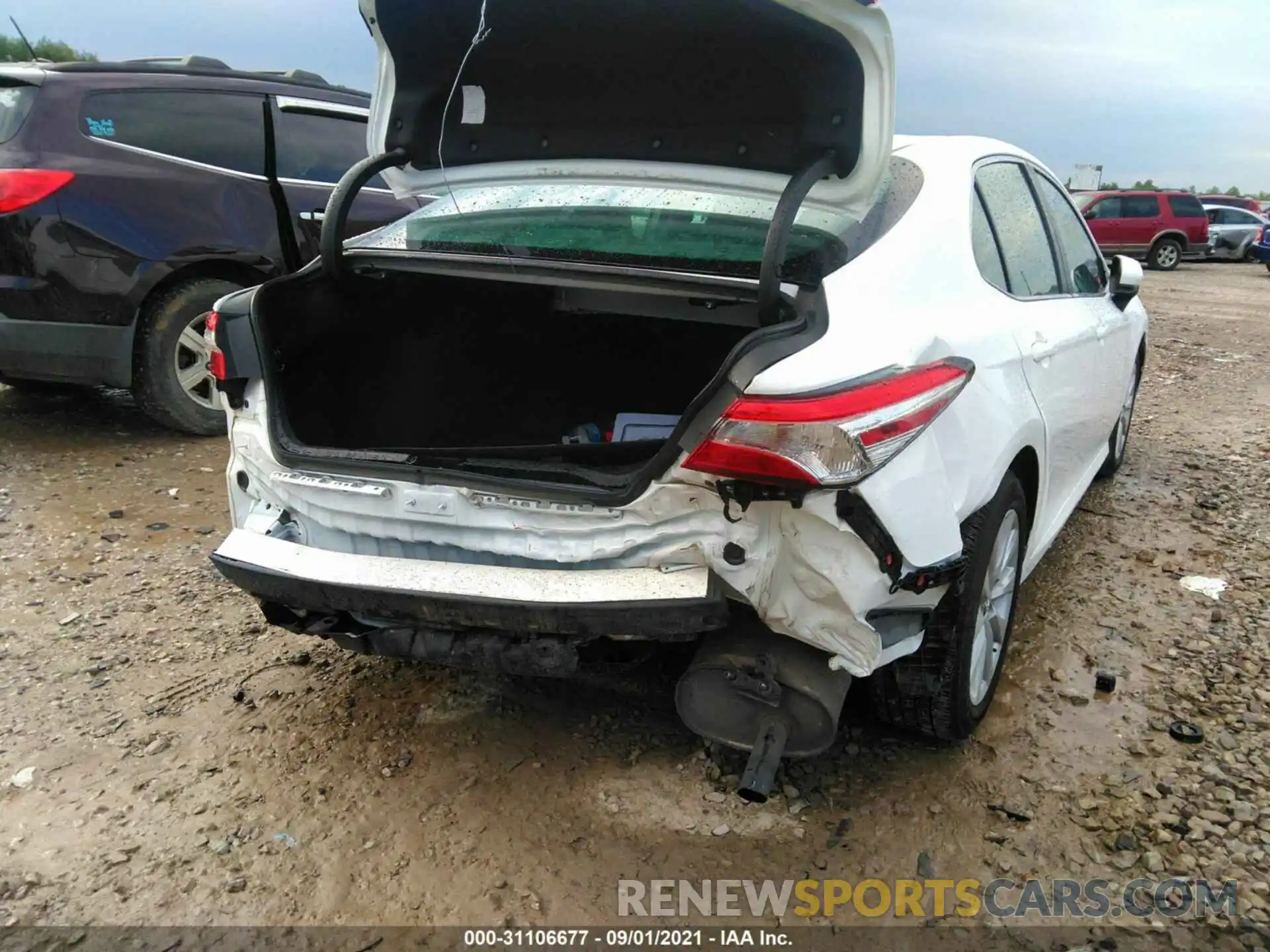 6 Photograph of a damaged car 4T1B11HK0KU204497 TOYOTA CAMRY 2019