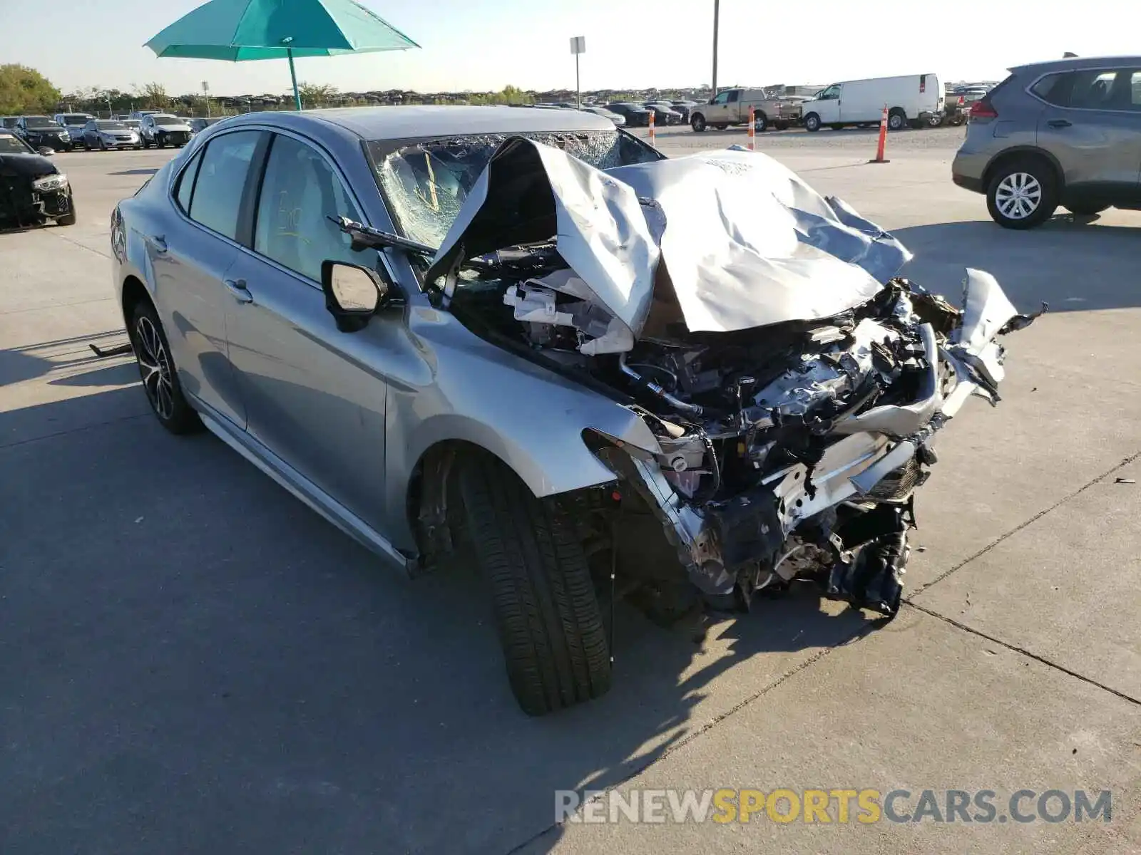 1 Photograph of a damaged car 4T1B11HK0KU206721 TOYOTA CAMRY 2019