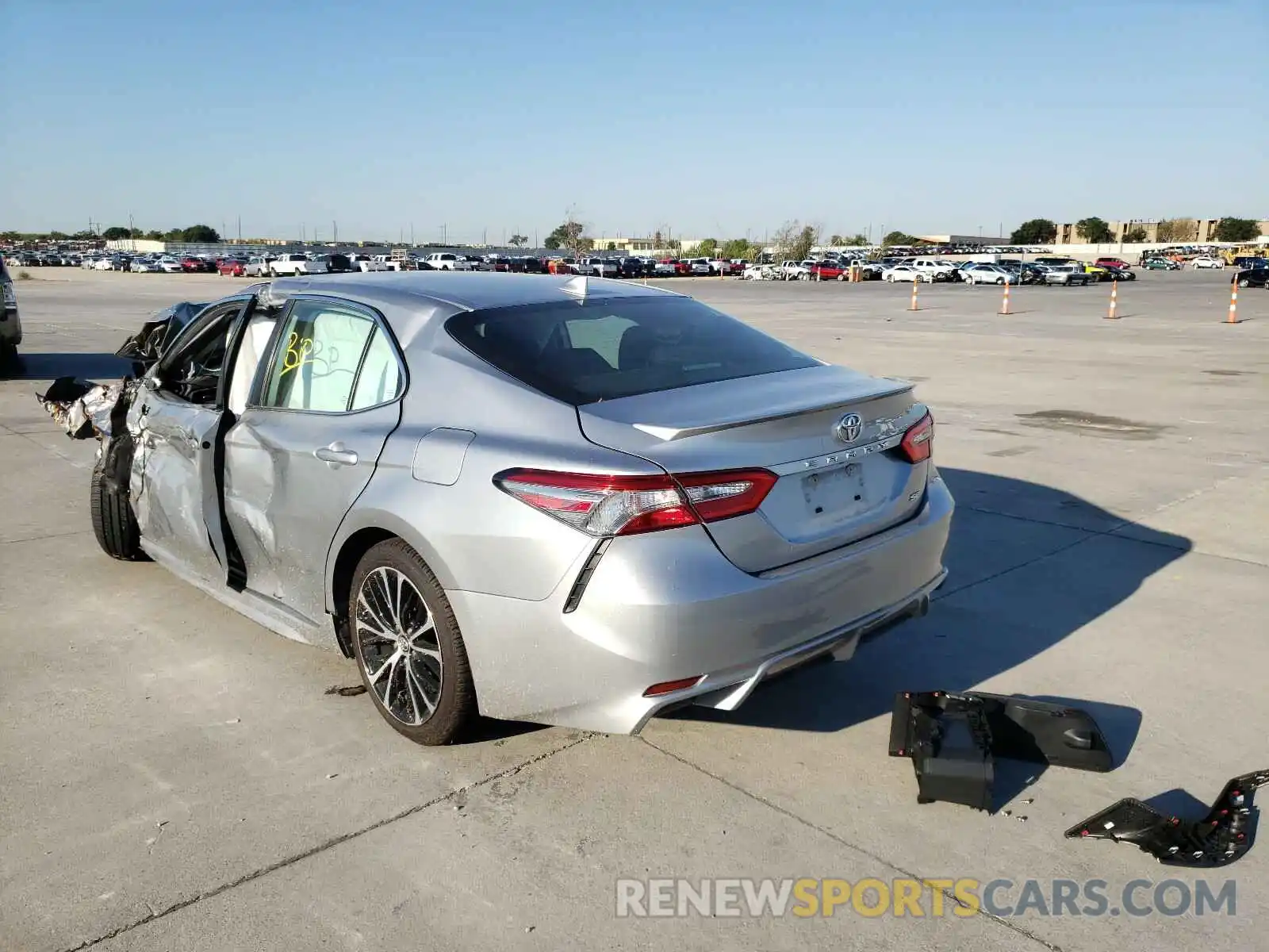 3 Photograph of a damaged car 4T1B11HK0KU206721 TOYOTA CAMRY 2019