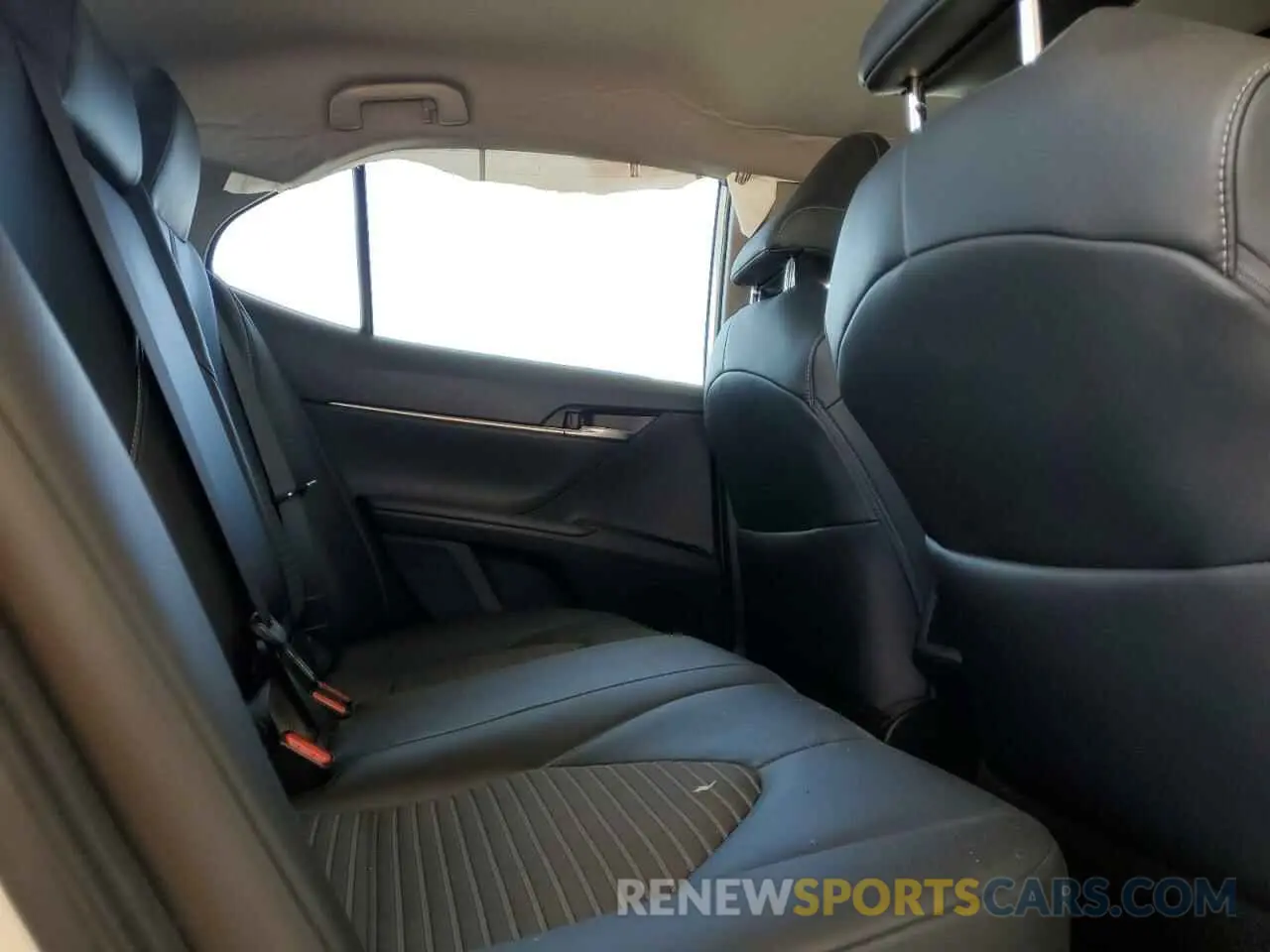 11 Photograph of a damaged car 4T1B11HK0KU207724 TOYOTA CAMRY 2019
