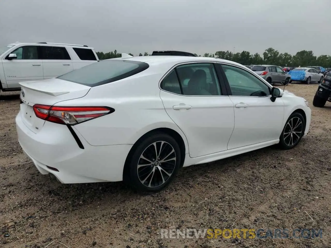 3 Photograph of a damaged car 4T1B11HK0KU210543 TOYOTA CAMRY 2019