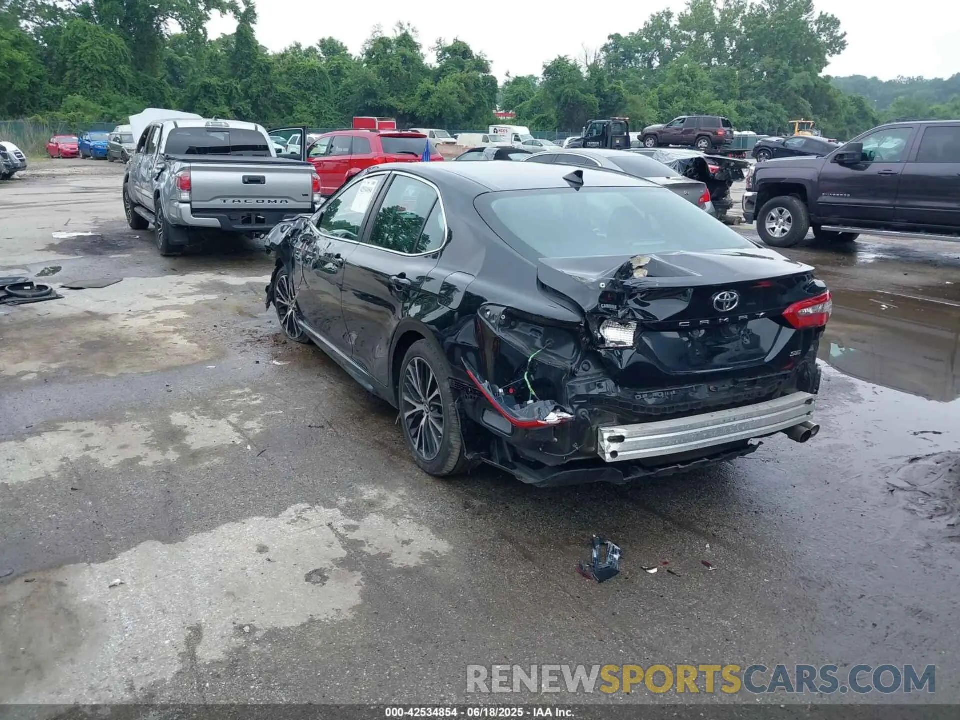 3 Photograph of a damaged car 4T1B11HK0KU211269 TOYOTA CAMRY 2019