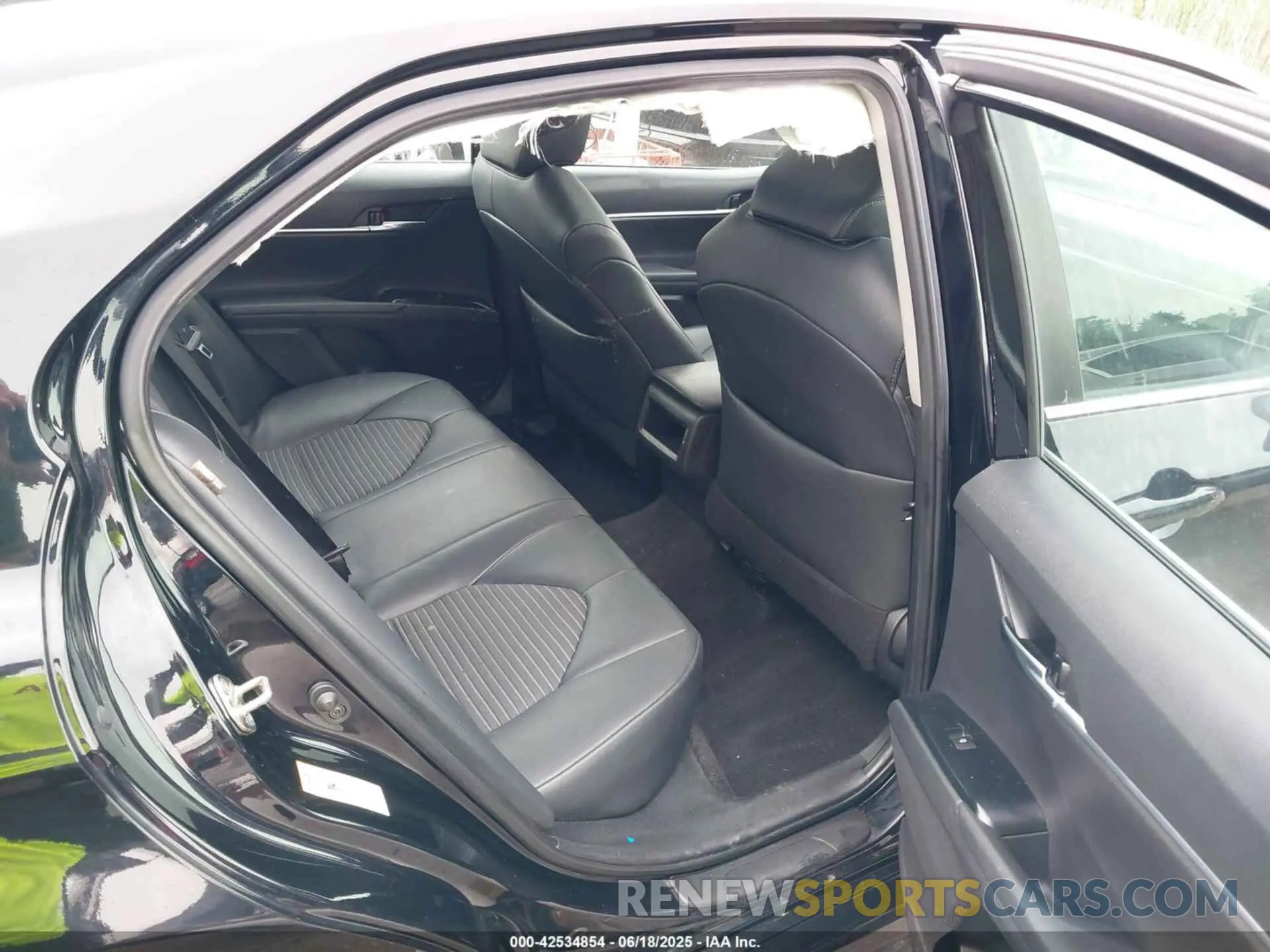 8 Photograph of a damaged car 4T1B11HK0KU211269 TOYOTA CAMRY 2019