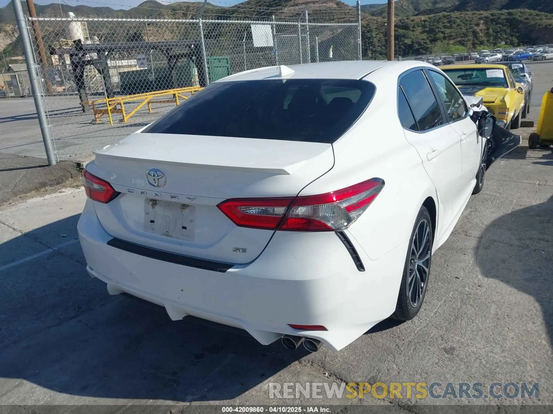 4 Photograph of a damaged car 4T1B11HK0KU212017 TOYOTA CAMRY 2019