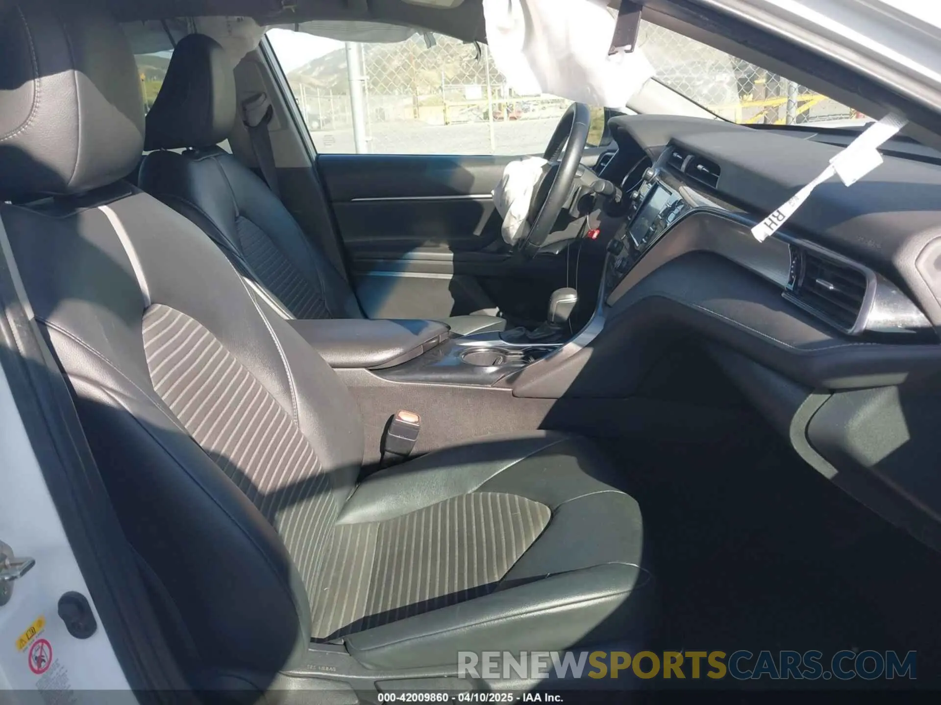 5 Photograph of a damaged car 4T1B11HK0KU212017 TOYOTA CAMRY 2019
