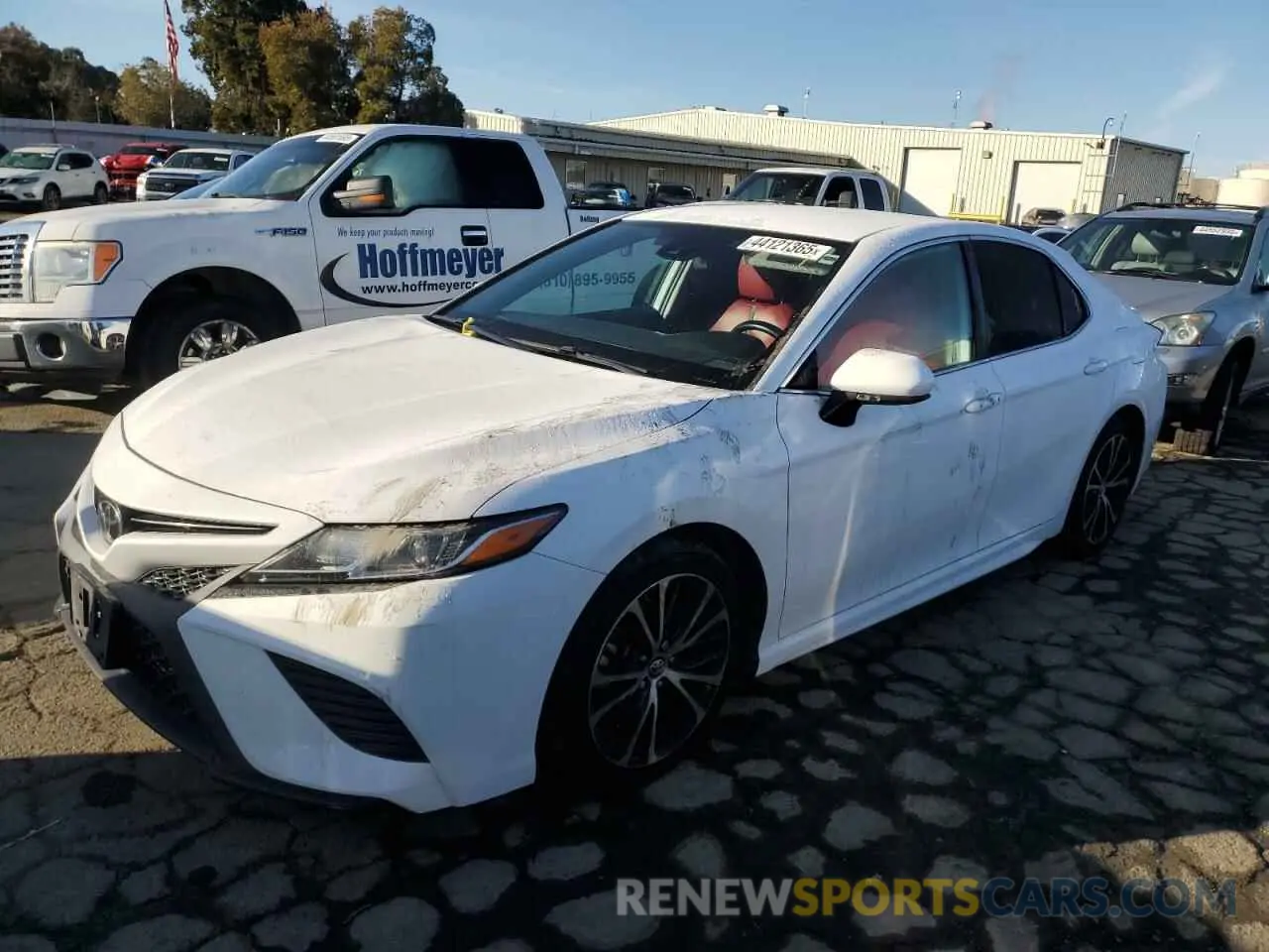 1 Photograph of a damaged car 4T1B11HK0KU219095 TOYOTA CAMRY 2019