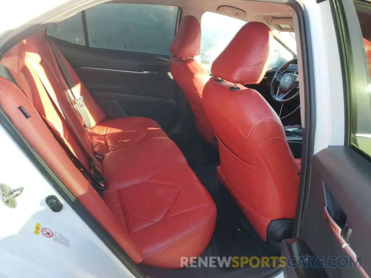 10 Photograph of a damaged car 4T1B11HK0KU219095 TOYOTA CAMRY 2019