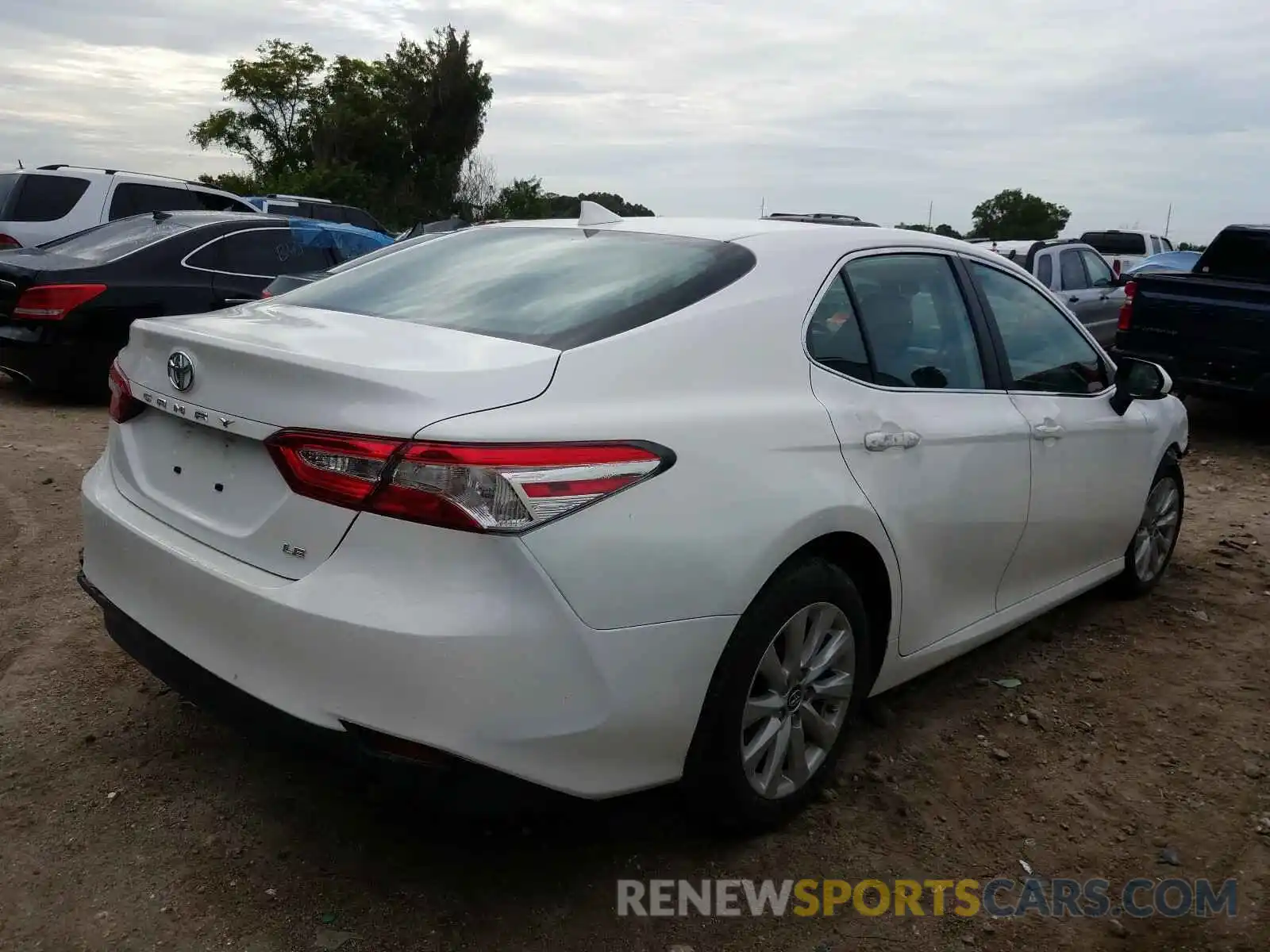 4 Photograph of a damaged car 4T1B11HK0KU240433 TOYOTA CAMRY 2019