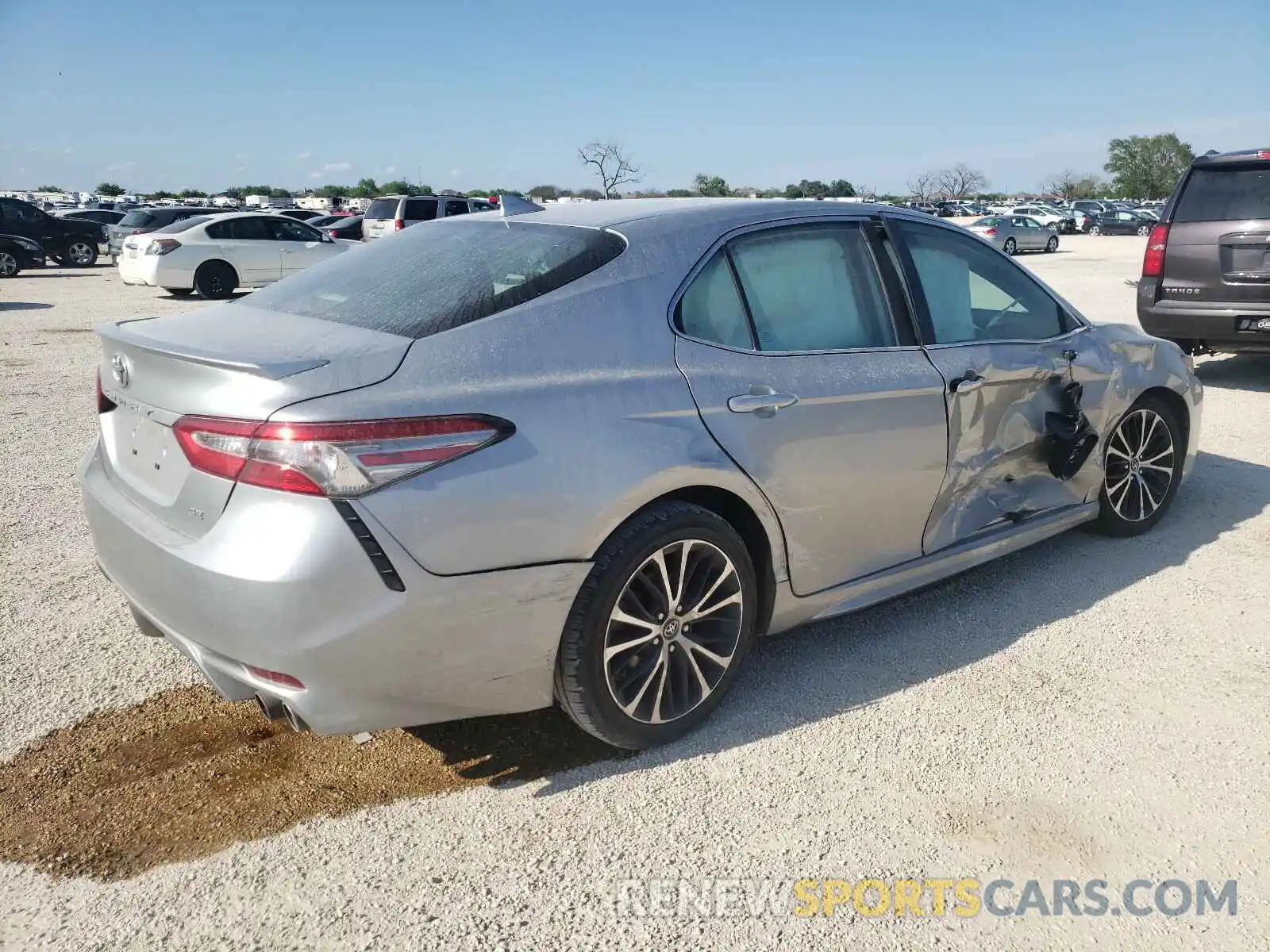 4 Photograph of a damaged car 4T1B11HK0KU240917 TOYOTA CAMRY 2019