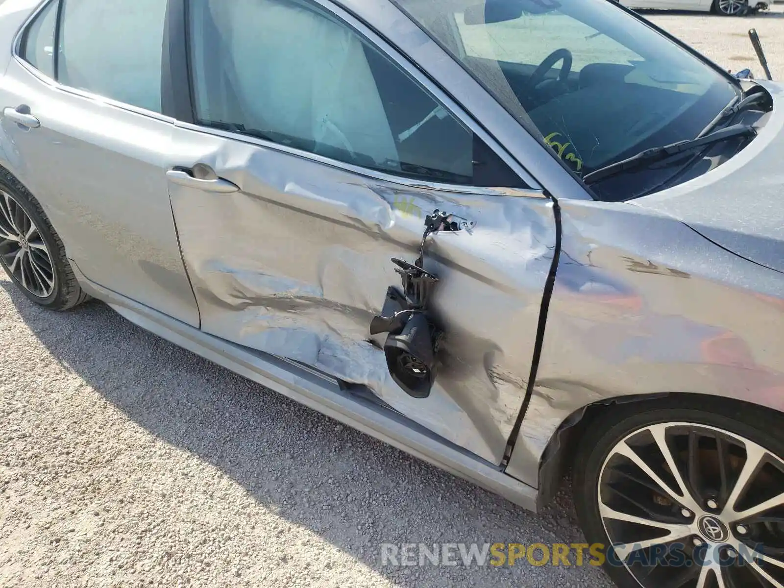 9 Photograph of a damaged car 4T1B11HK0KU240917 TOYOTA CAMRY 2019