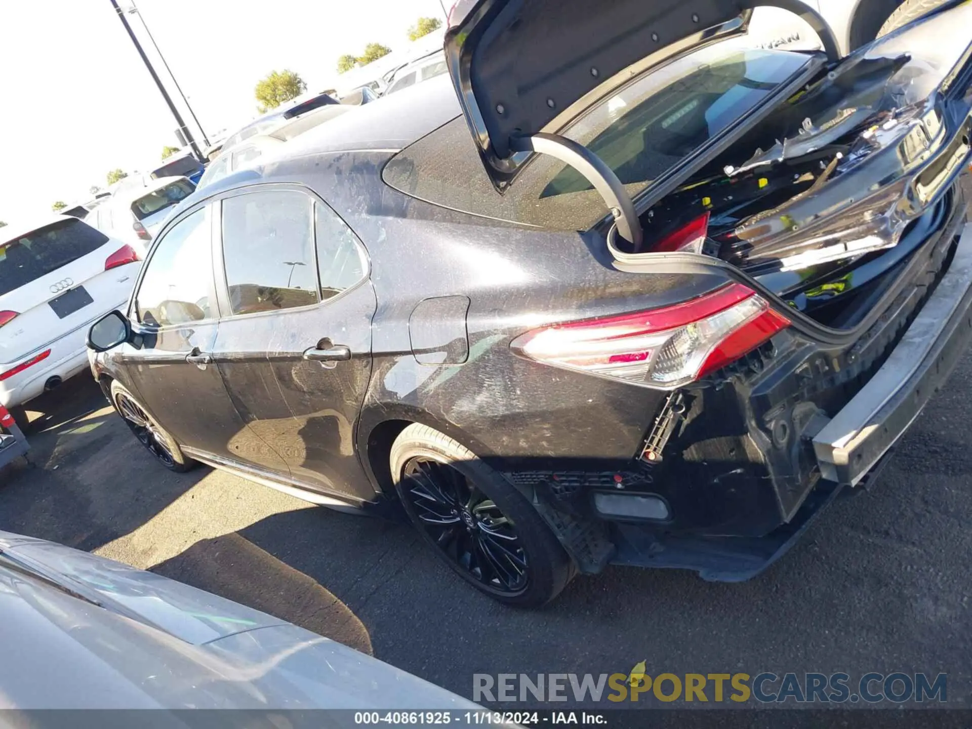 15 Photograph of a damaged car 4T1B11HK0KU245213 TOYOTA CAMRY 2019