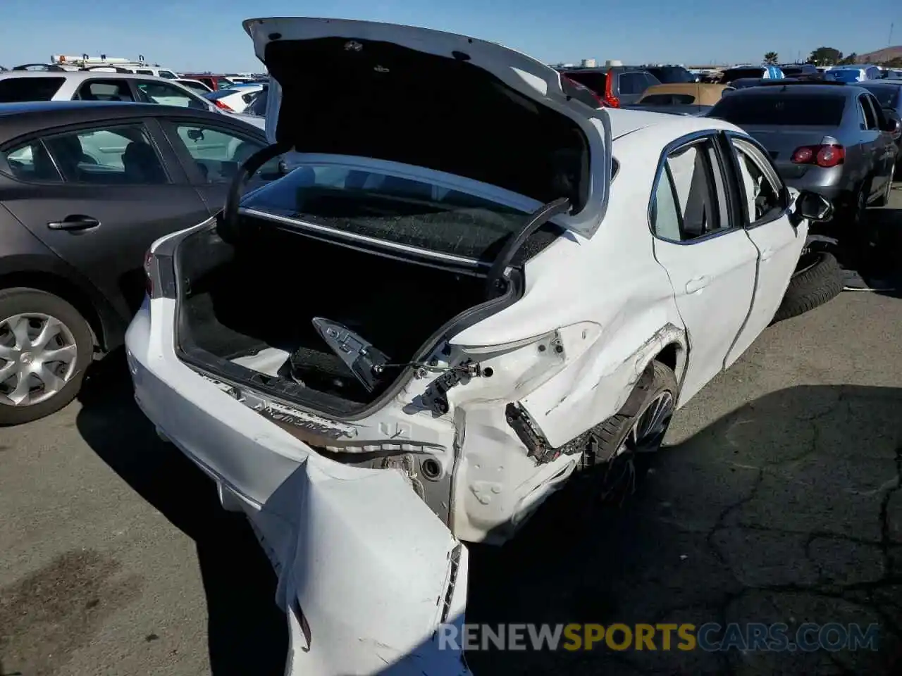 4 Photograph of a damaged car 4T1B11HK0KU246619 TOYOTA CAMRY 2019