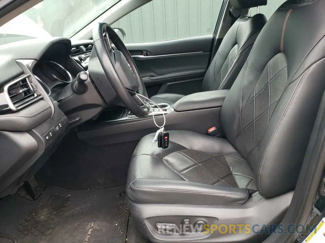 7 Photograph of a damaged car 4T1B11HK0KU256311 TOYOTA CAMRY 2019