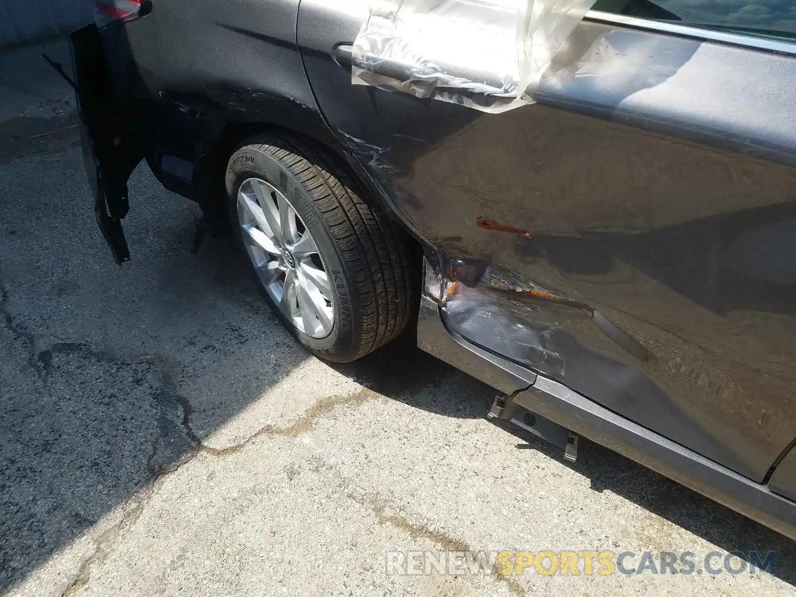 9 Photograph of a damaged car 4T1B11HK0KU257782 TOYOTA CAMRY 2019