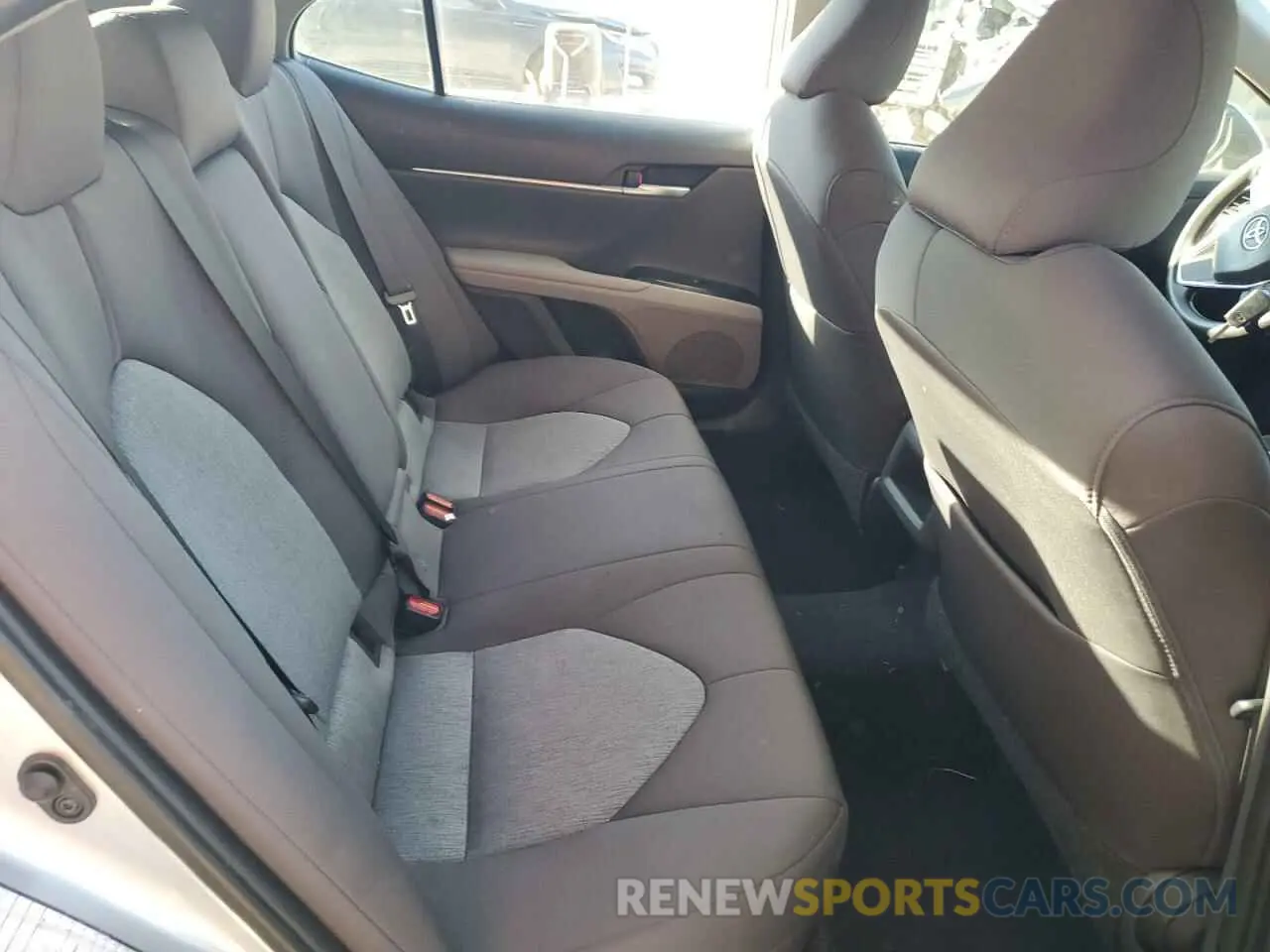 10 Photograph of a damaged car 4T1B11HK0KU260729 TOYOTA CAMRY 2019