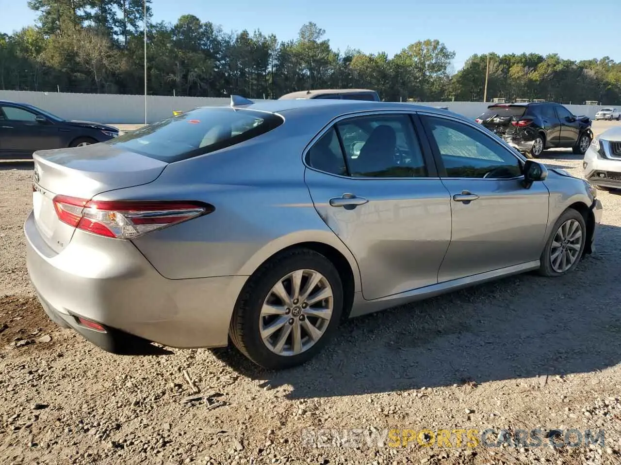 3 Photograph of a damaged car 4T1B11HK0KU260729 TOYOTA CAMRY 2019