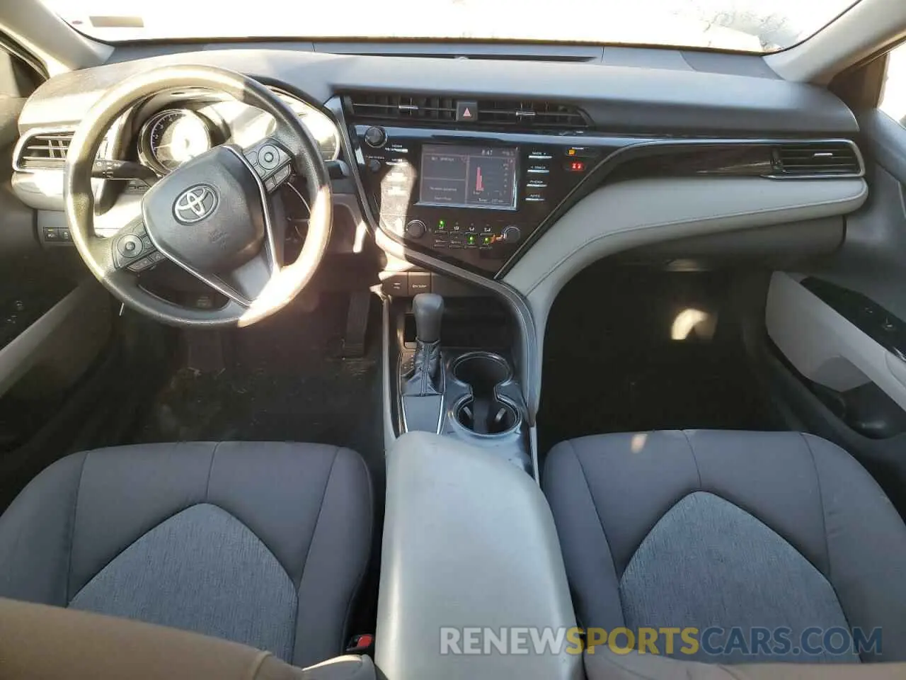 8 Photograph of a damaged car 4T1B11HK0KU260729 TOYOTA CAMRY 2019