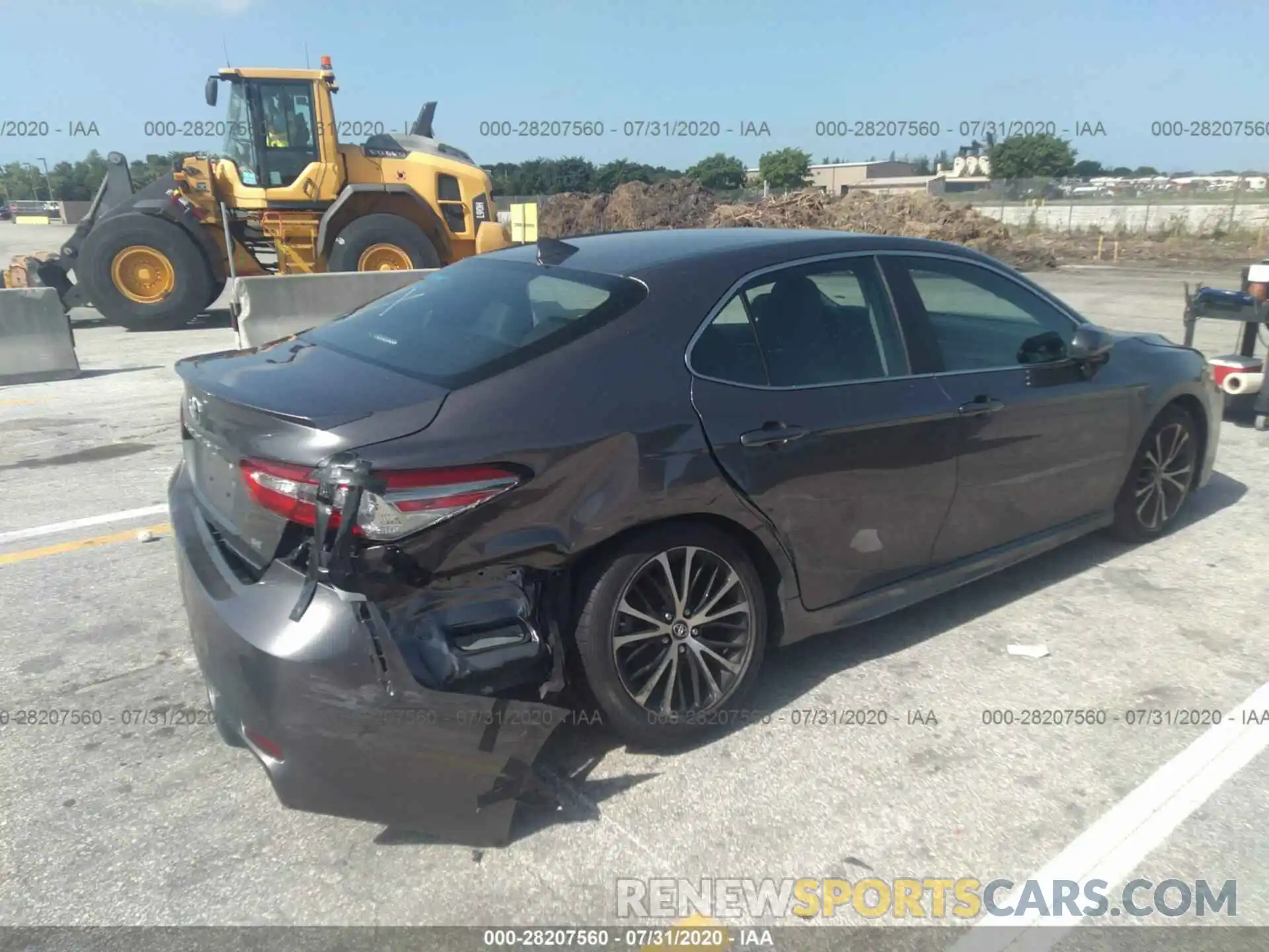 4 Photograph of a damaged car 4T1B11HK0KU262237 TOYOTA CAMRY 2019