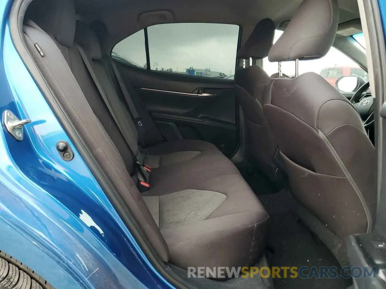 10 Photograph of a damaged car 4T1B11HK0KU263680 TOYOTA CAMRY 2019