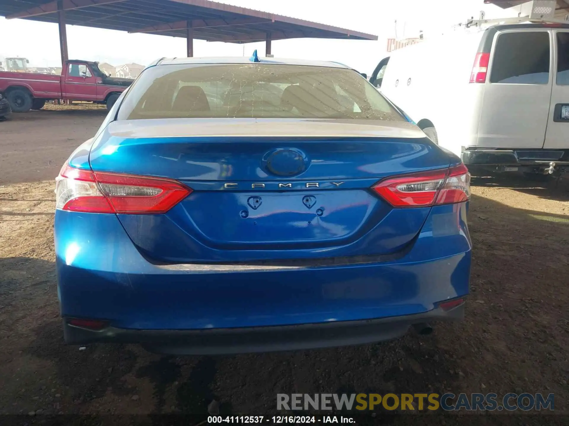17 Photograph of a damaged car 4T1B11HK0KU264294 TOYOTA CAMRY 2019