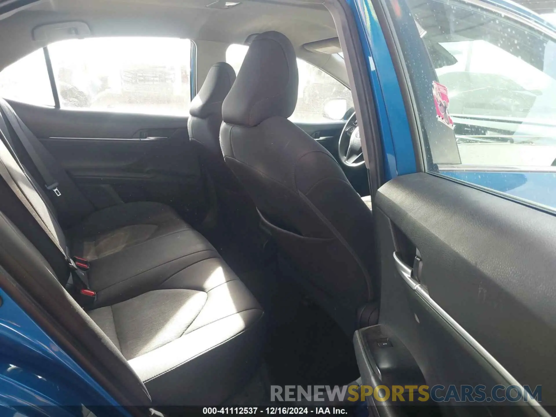 8 Photograph of a damaged car 4T1B11HK0KU264294 TOYOTA CAMRY 2019