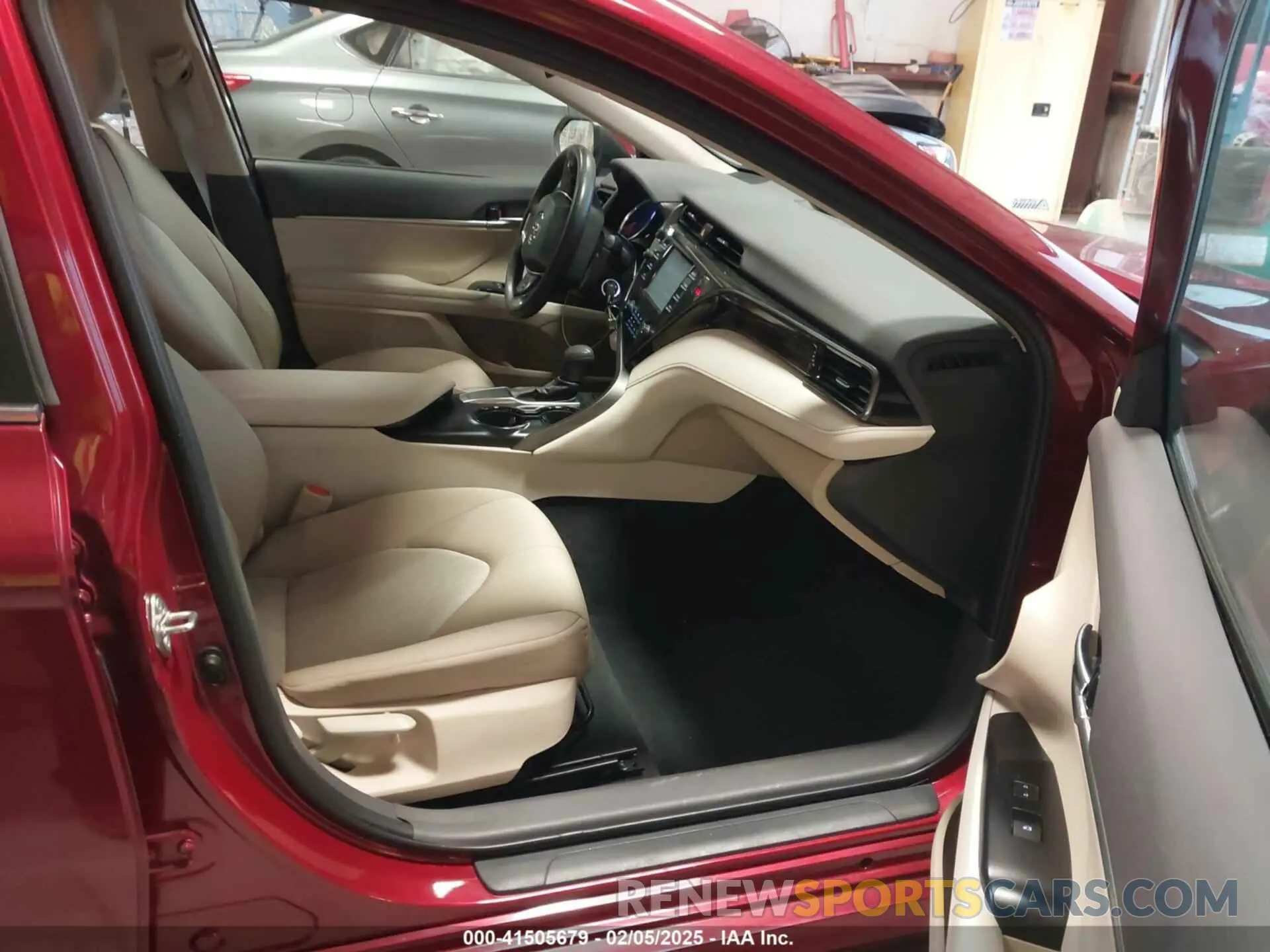 5 Photograph of a damaged car 4T1B11HK0KU268071 TOYOTA CAMRY 2019