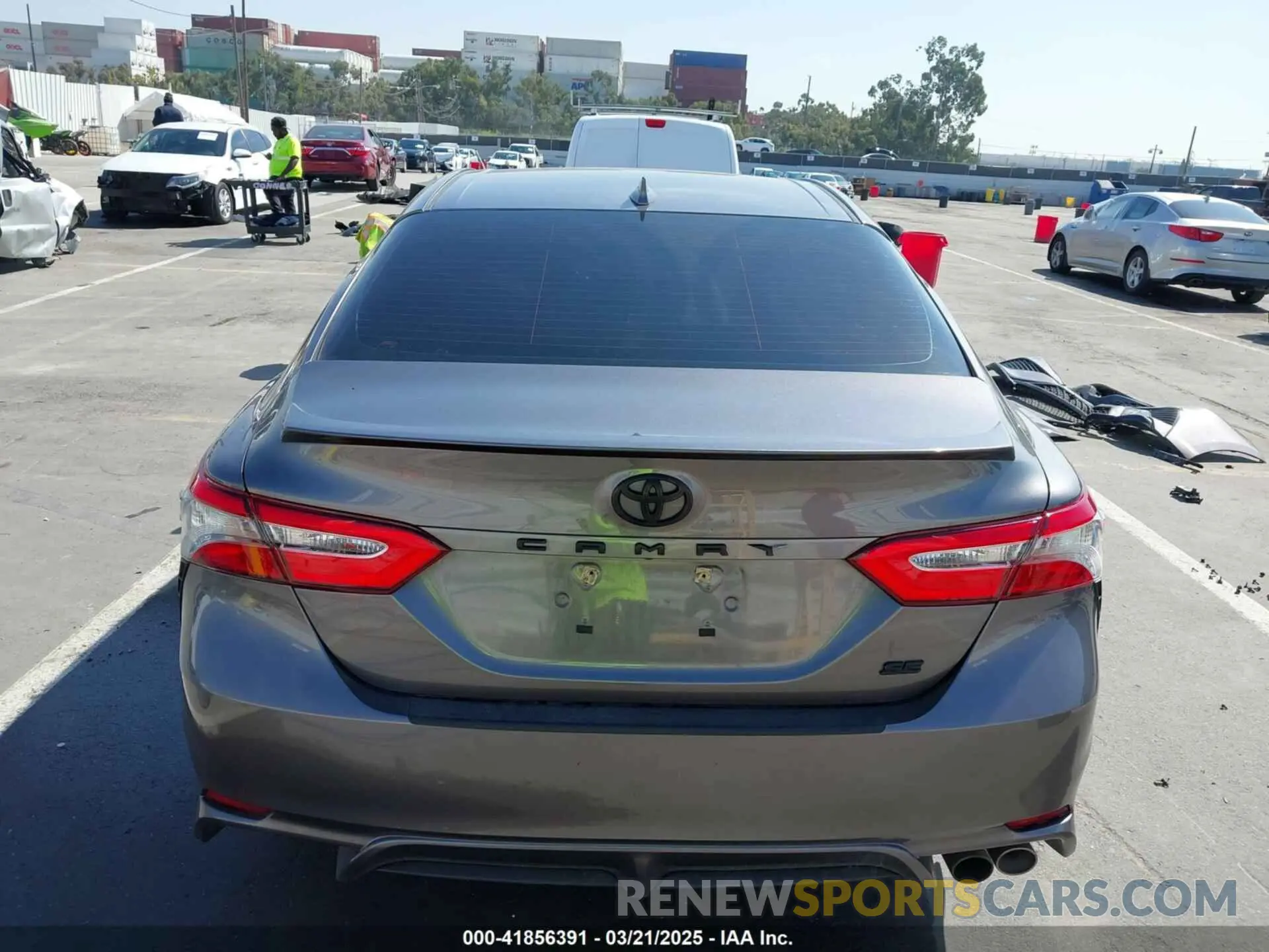 17 Photograph of a damaged car 4T1B11HK0KU271438 TOYOTA CAMRY 2019