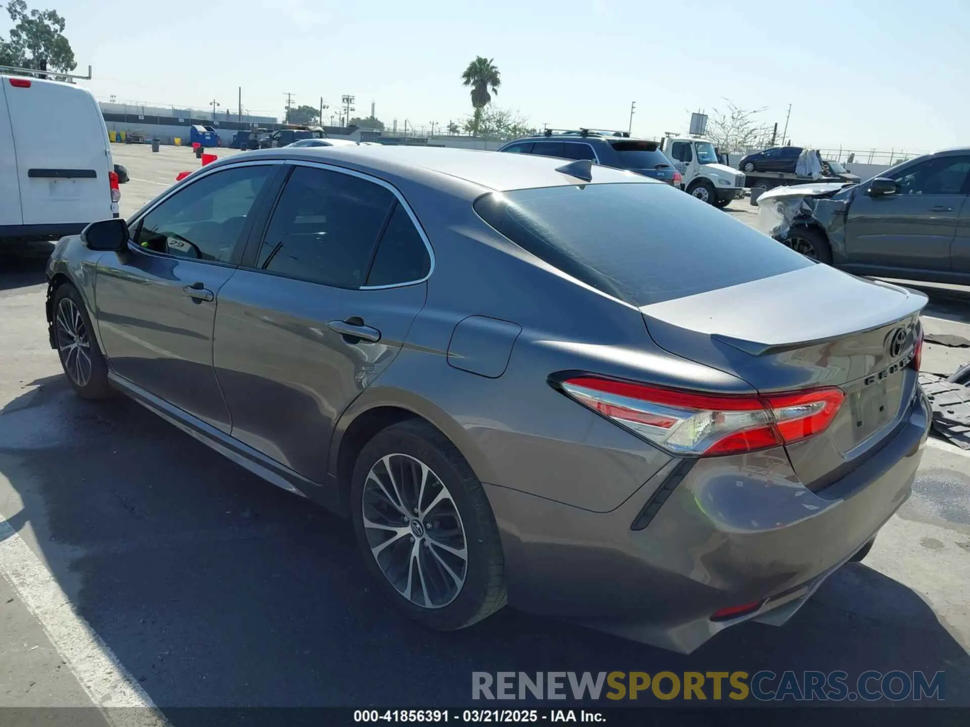 3 Photograph of a damaged car 4T1B11HK0KU271438 TOYOTA CAMRY 2019