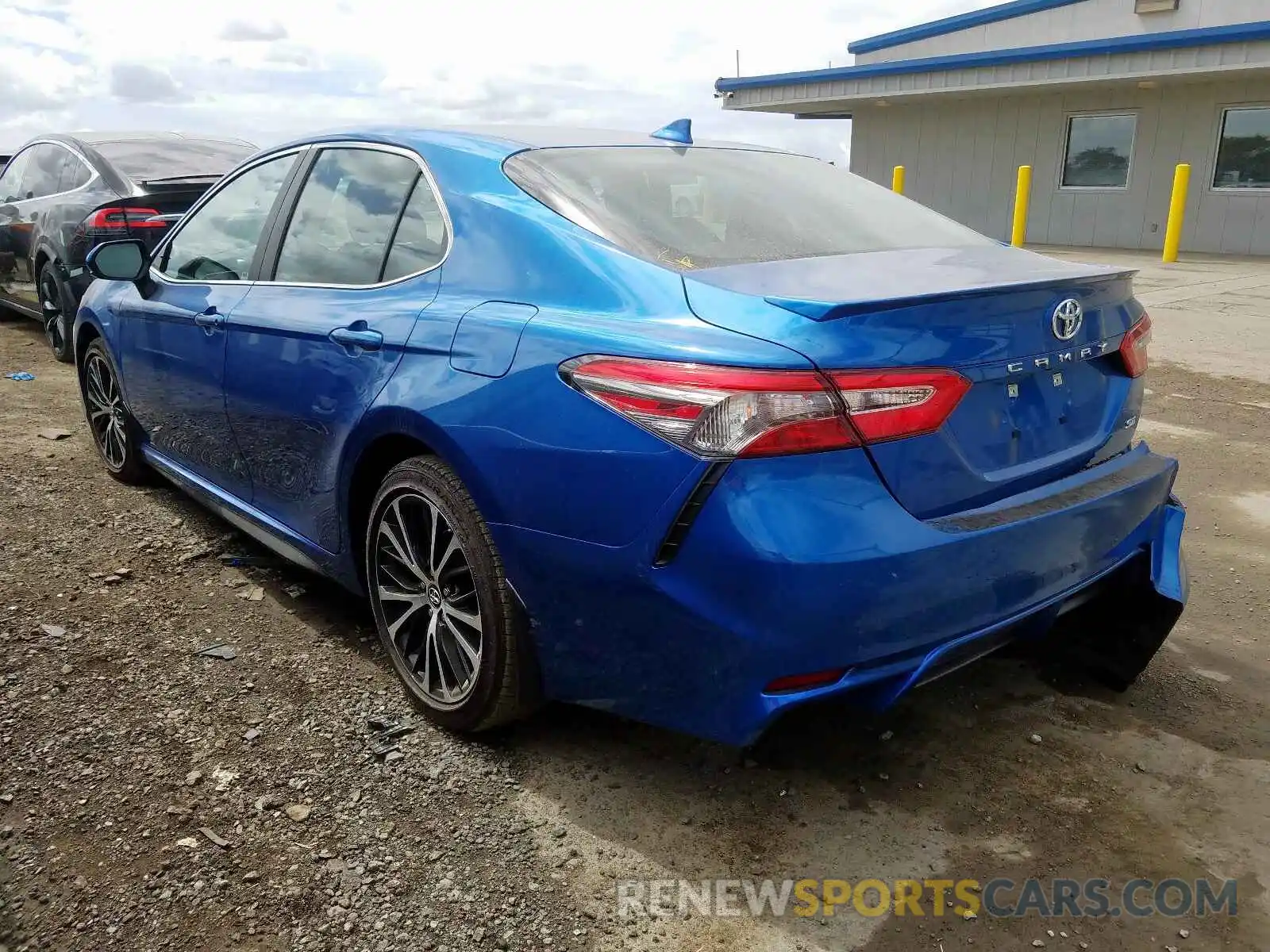 3 Photograph of a damaged car 4T1B11HK0KU272587 TOYOTA CAMRY 2019