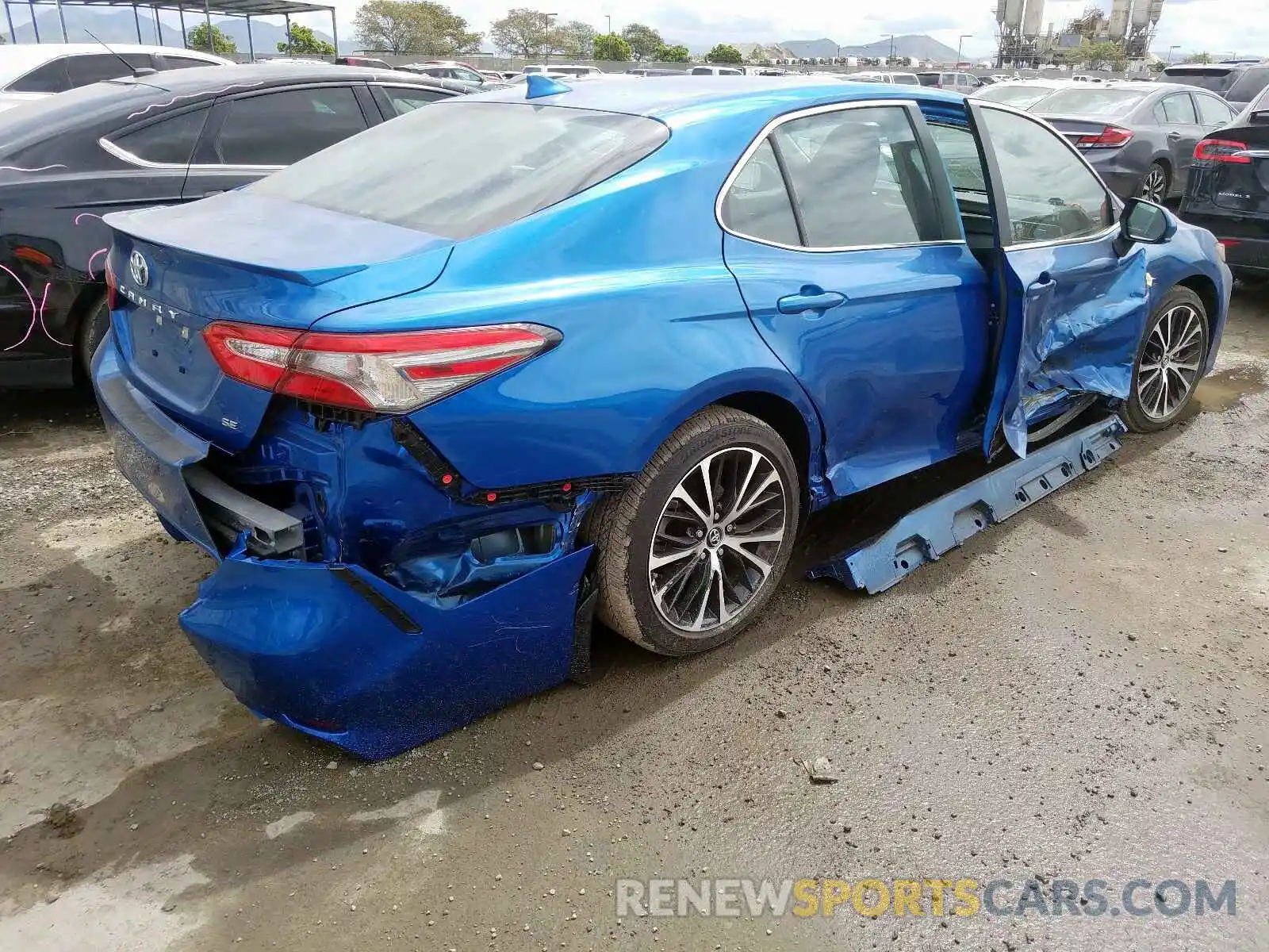 4 Photograph of a damaged car 4T1B11HK0KU272587 TOYOTA CAMRY 2019