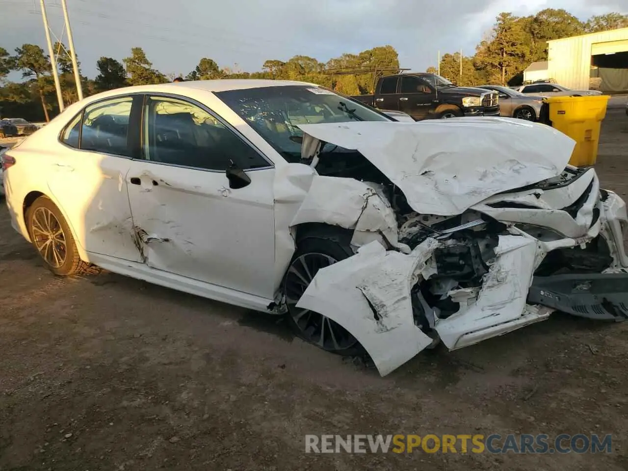 4 Photograph of a damaged car 4T1B11HK0KU272749 TOYOTA CAMRY 2019