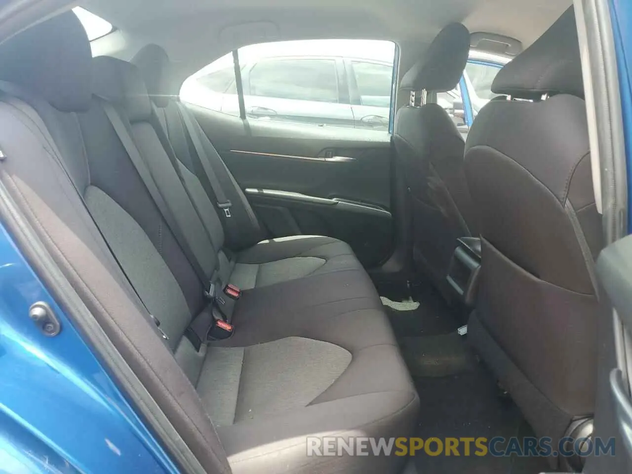 10 Photograph of a damaged car 4T1B11HK0KU274307 TOYOTA CAMRY 2019