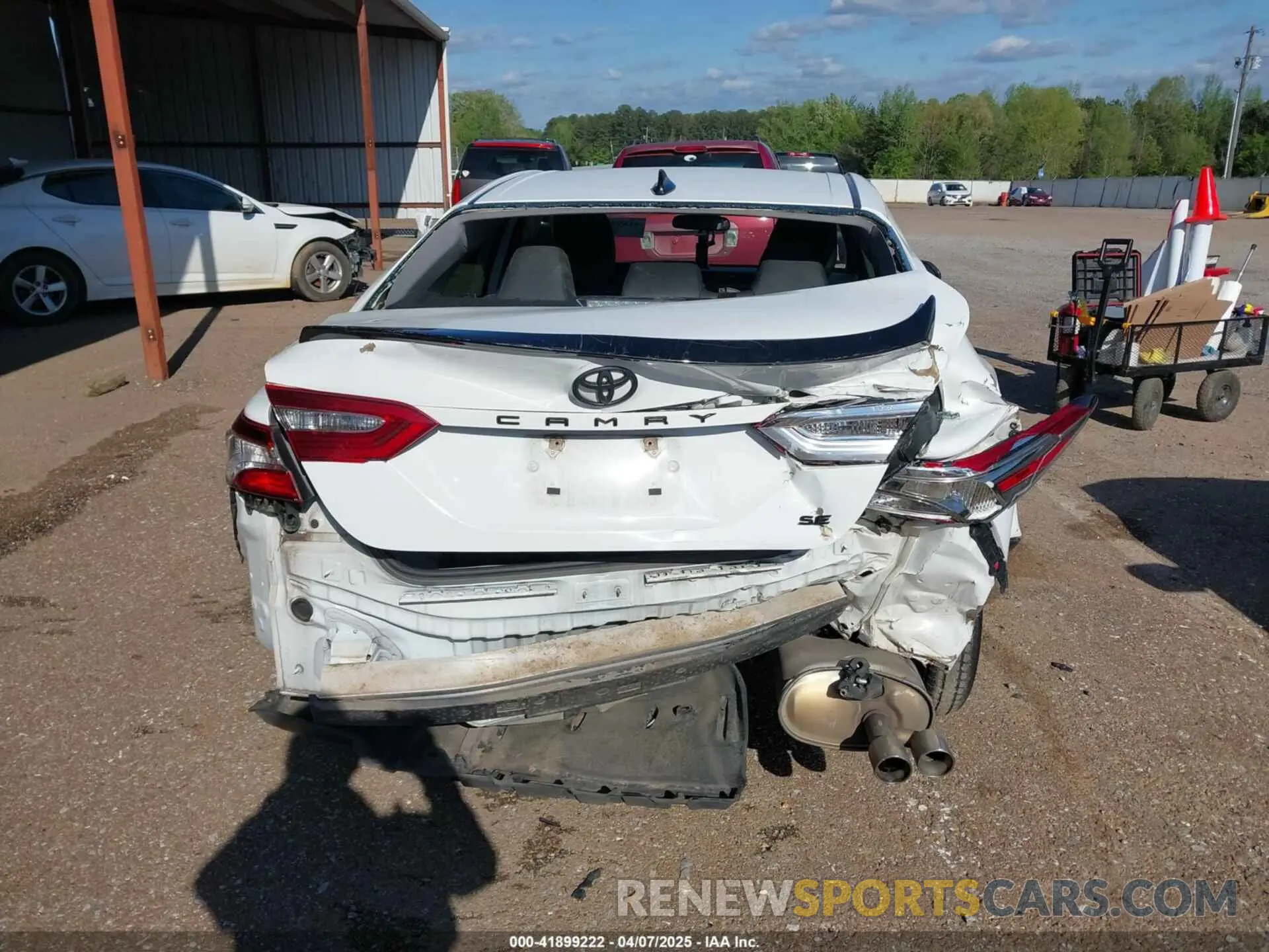 17 Photograph of a damaged car 4T1B11HK0KU276378 TOYOTA CAMRY 2019