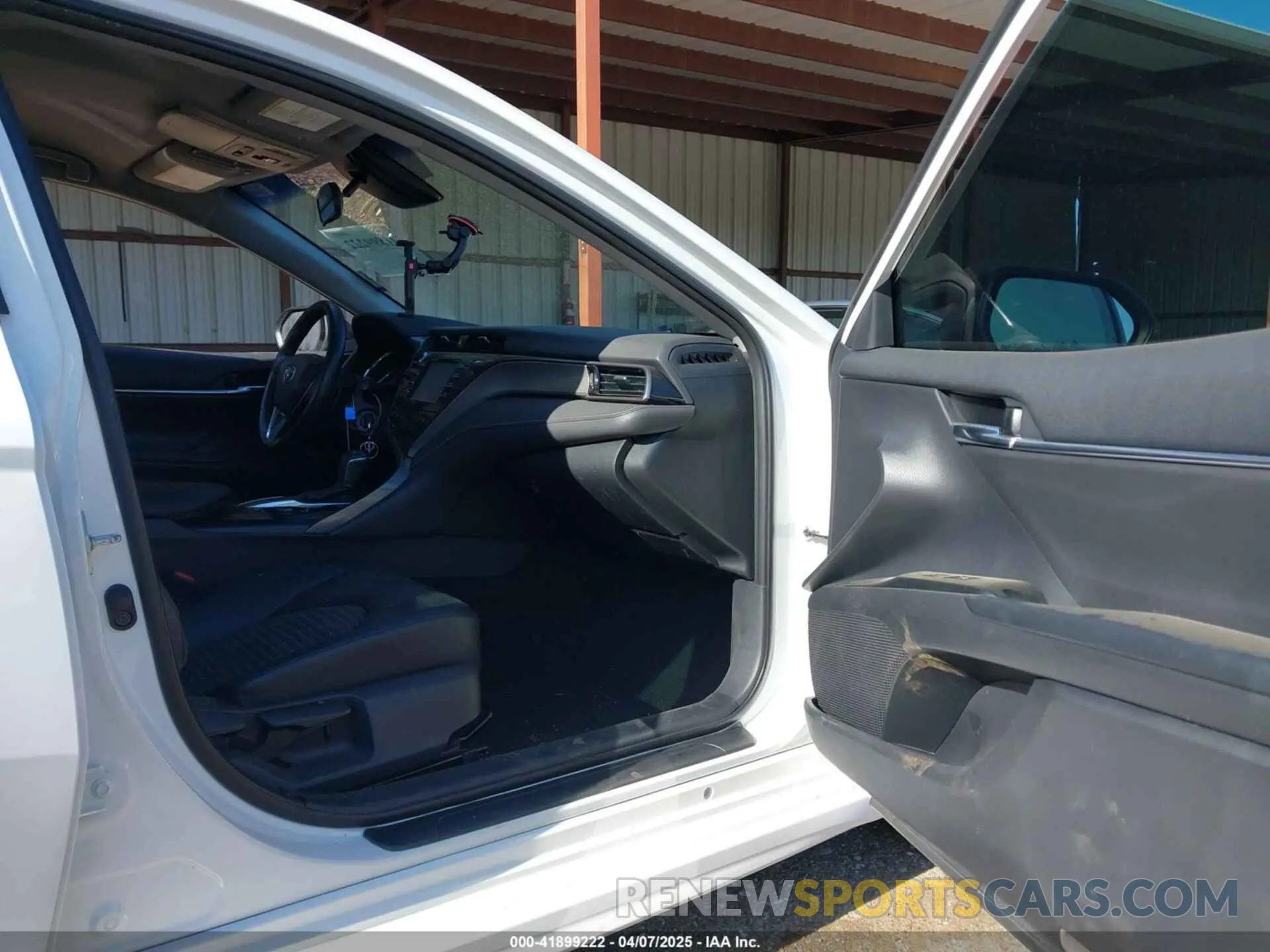 5 Photograph of a damaged car 4T1B11HK0KU276378 TOYOTA CAMRY 2019