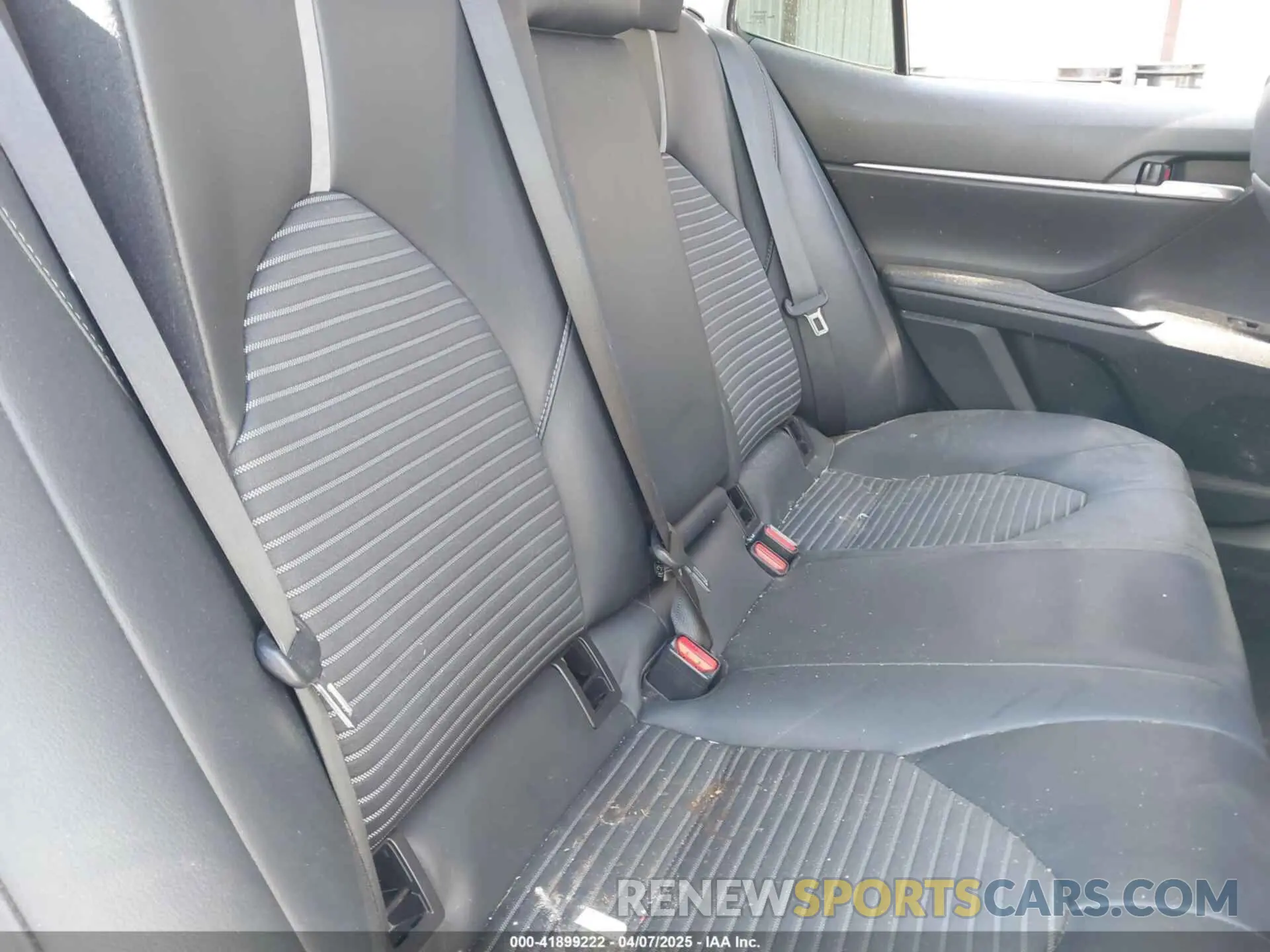 8 Photograph of a damaged car 4T1B11HK0KU276378 TOYOTA CAMRY 2019