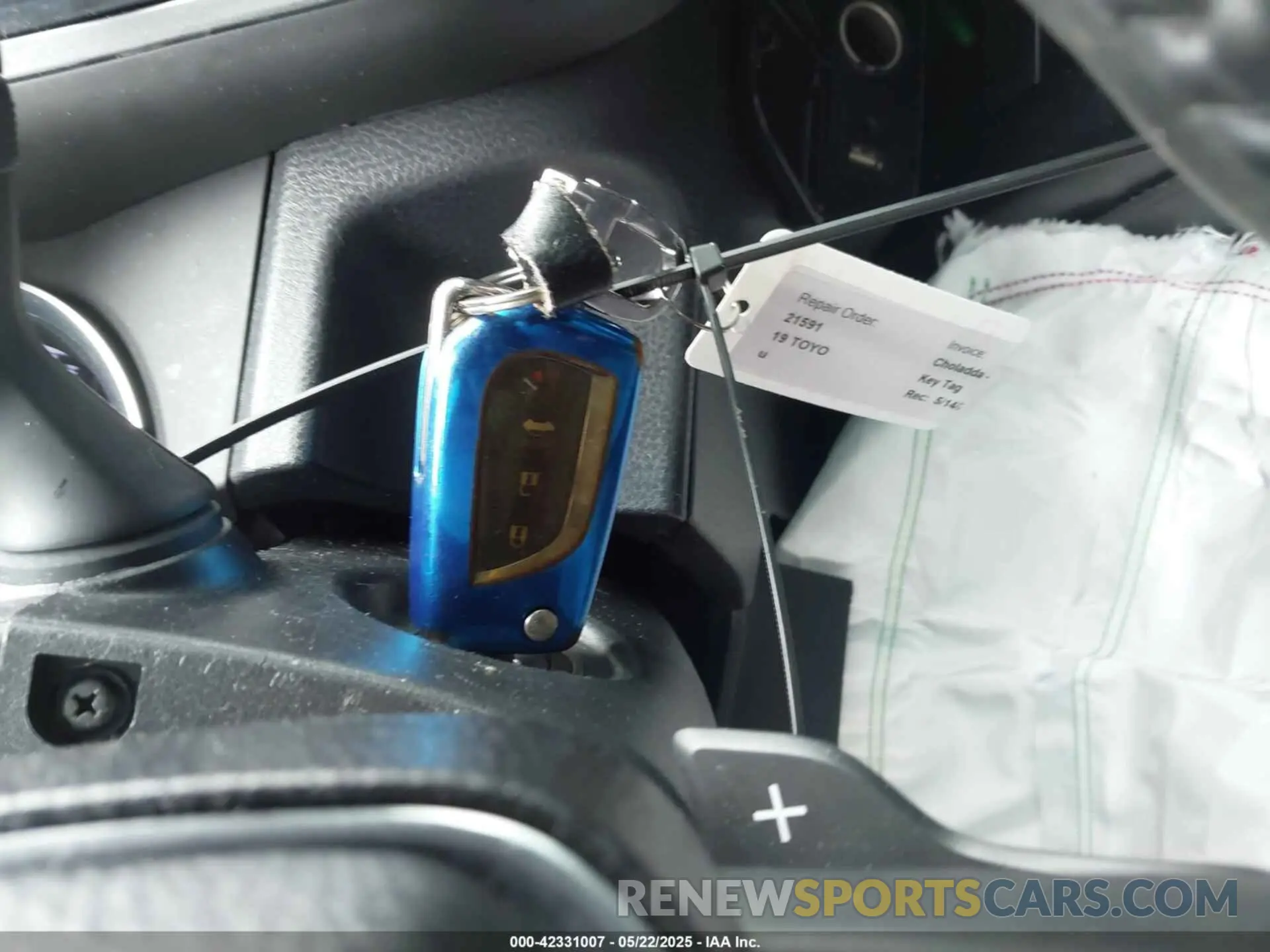 11 Photograph of a damaged car 4T1B11HK0KU278079 TOYOTA CAMRY 2019
