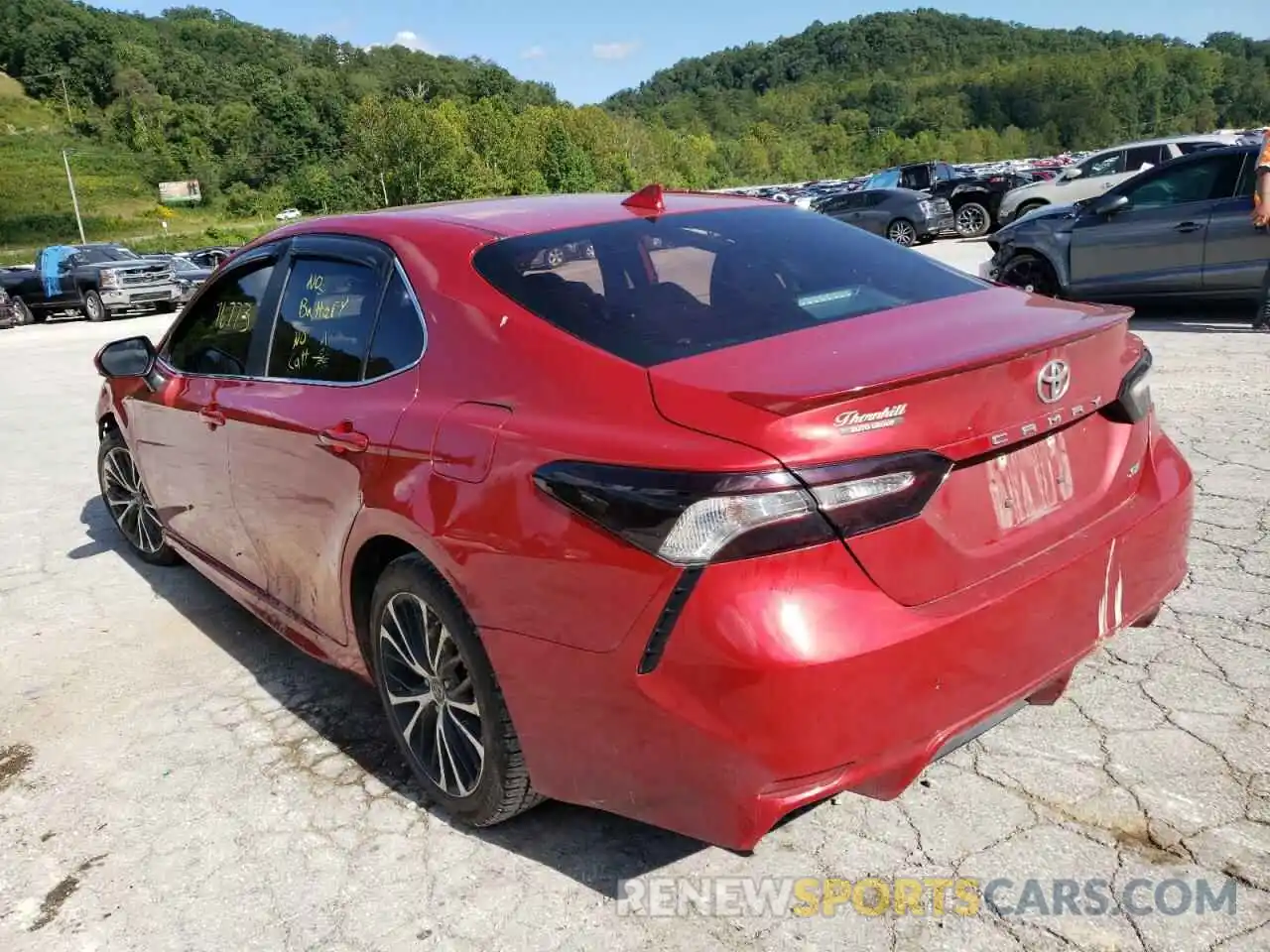 3 Photograph of a damaged car 4T1B11HK0KU282097 TOYOTA CAMRY 2019