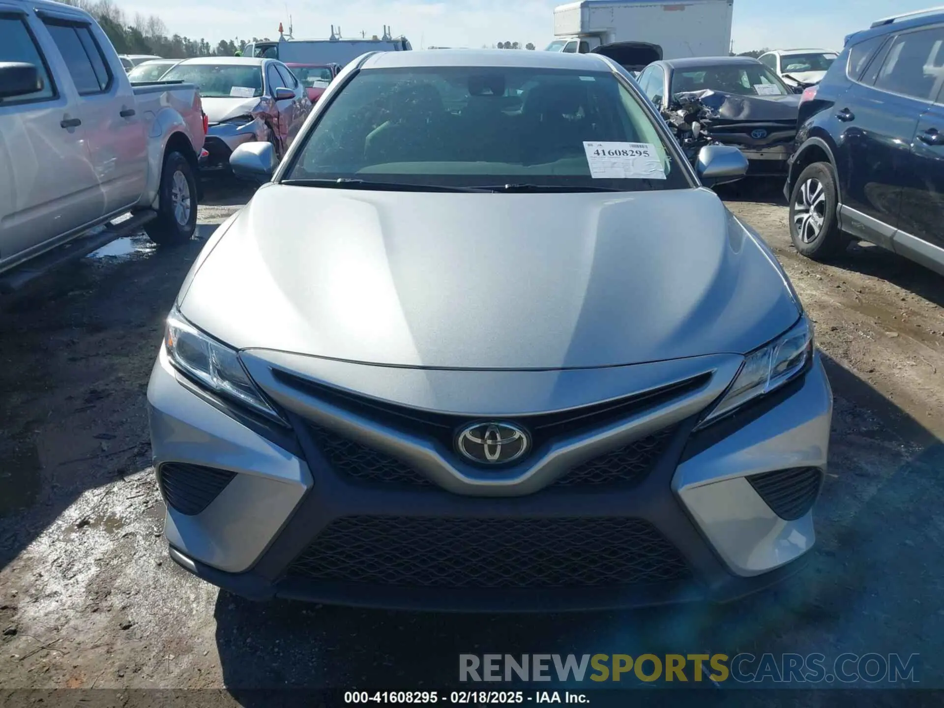 12 Photograph of a damaged car 4T1B11HK0KU283170 TOYOTA CAMRY 2019
