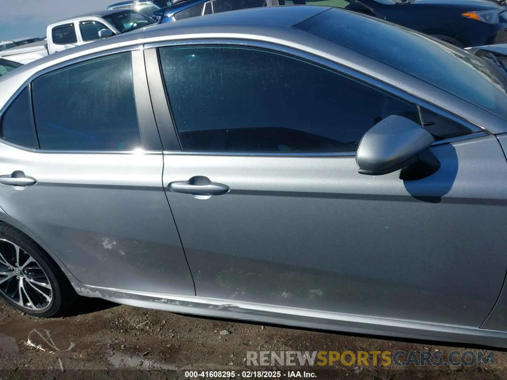 13 Photograph of a damaged car 4T1B11HK0KU283170 TOYOTA CAMRY 2019