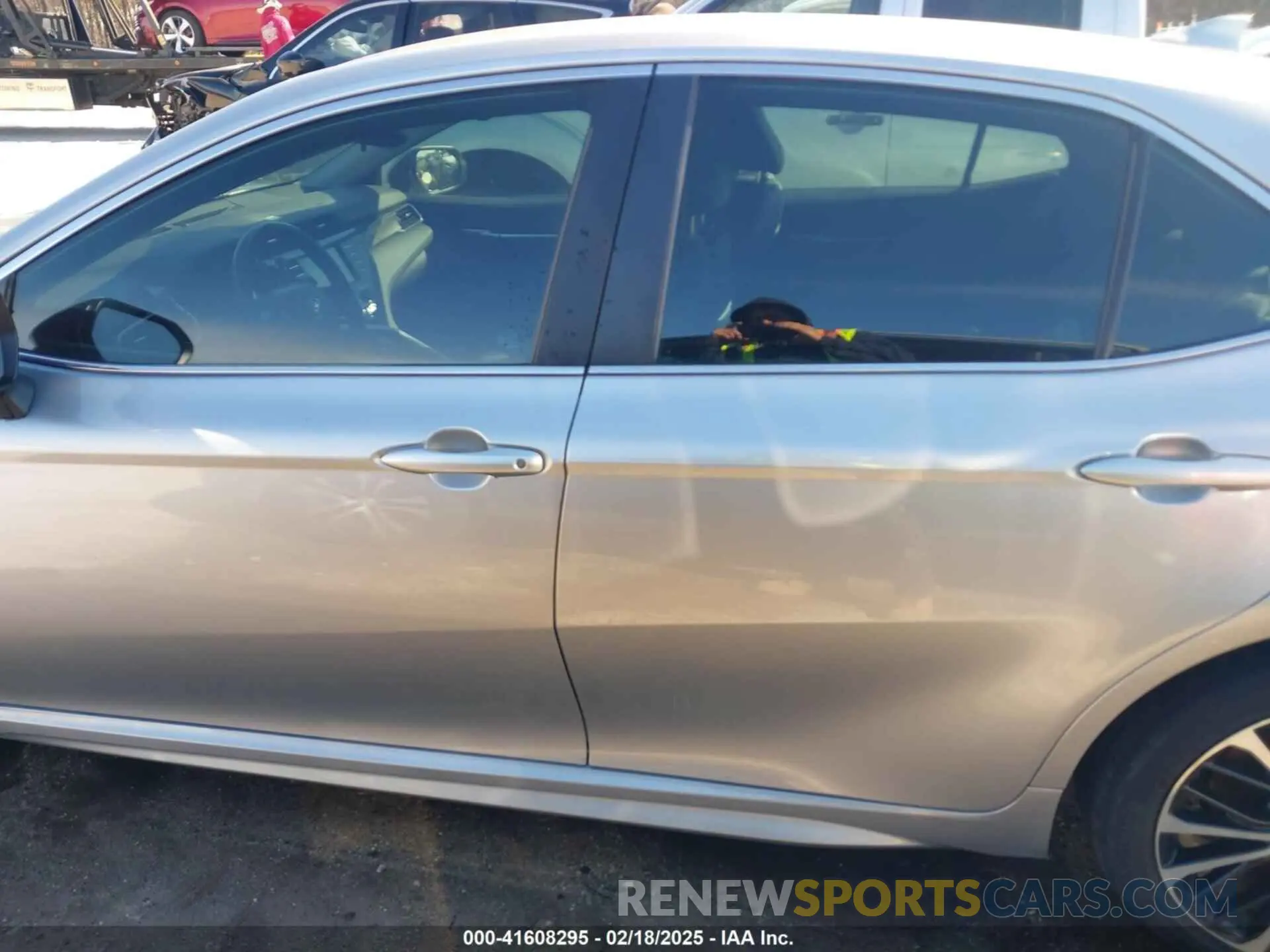 14 Photograph of a damaged car 4T1B11HK0KU283170 TOYOTA CAMRY 2019