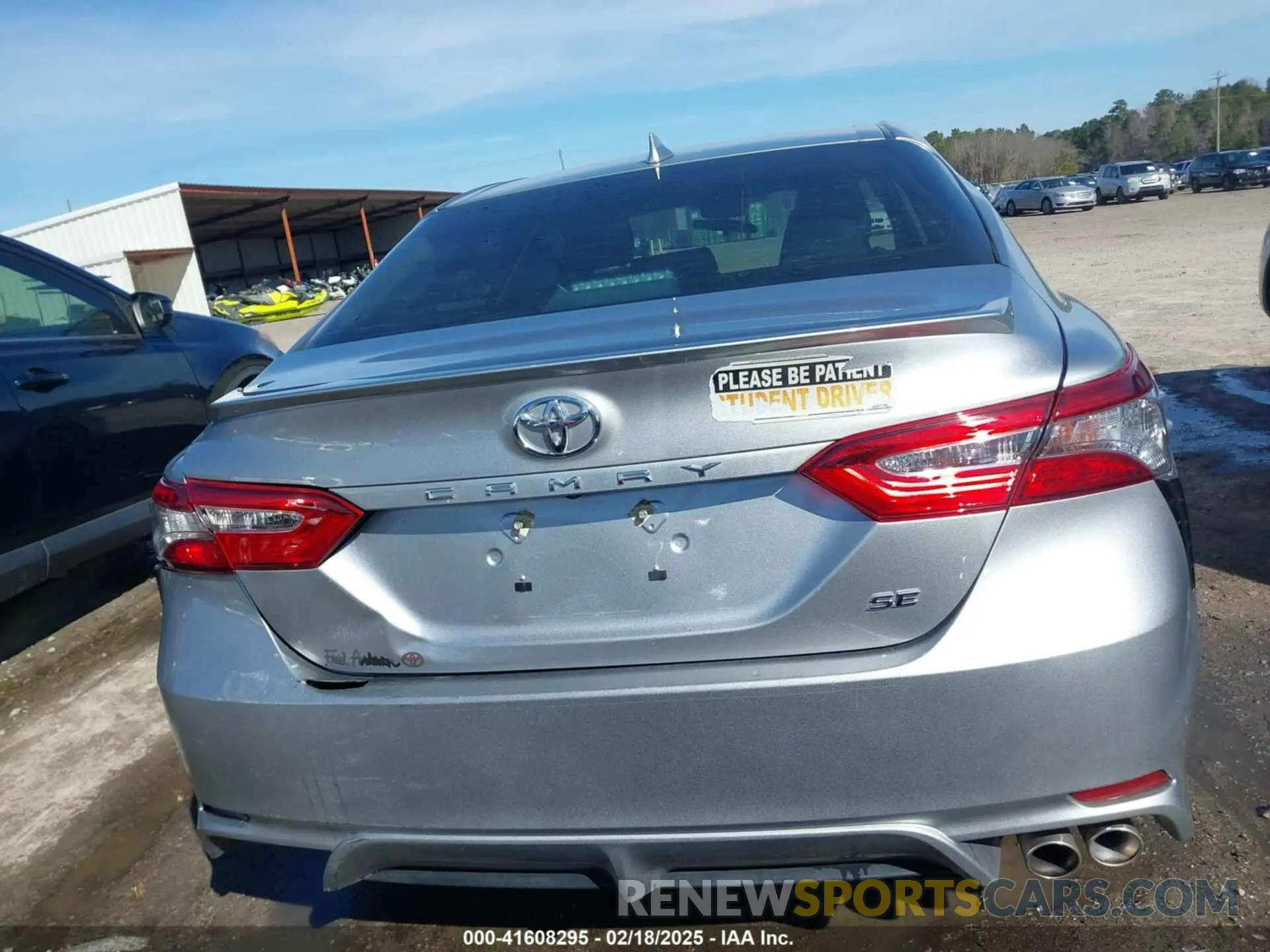 16 Photograph of a damaged car 4T1B11HK0KU283170 TOYOTA CAMRY 2019