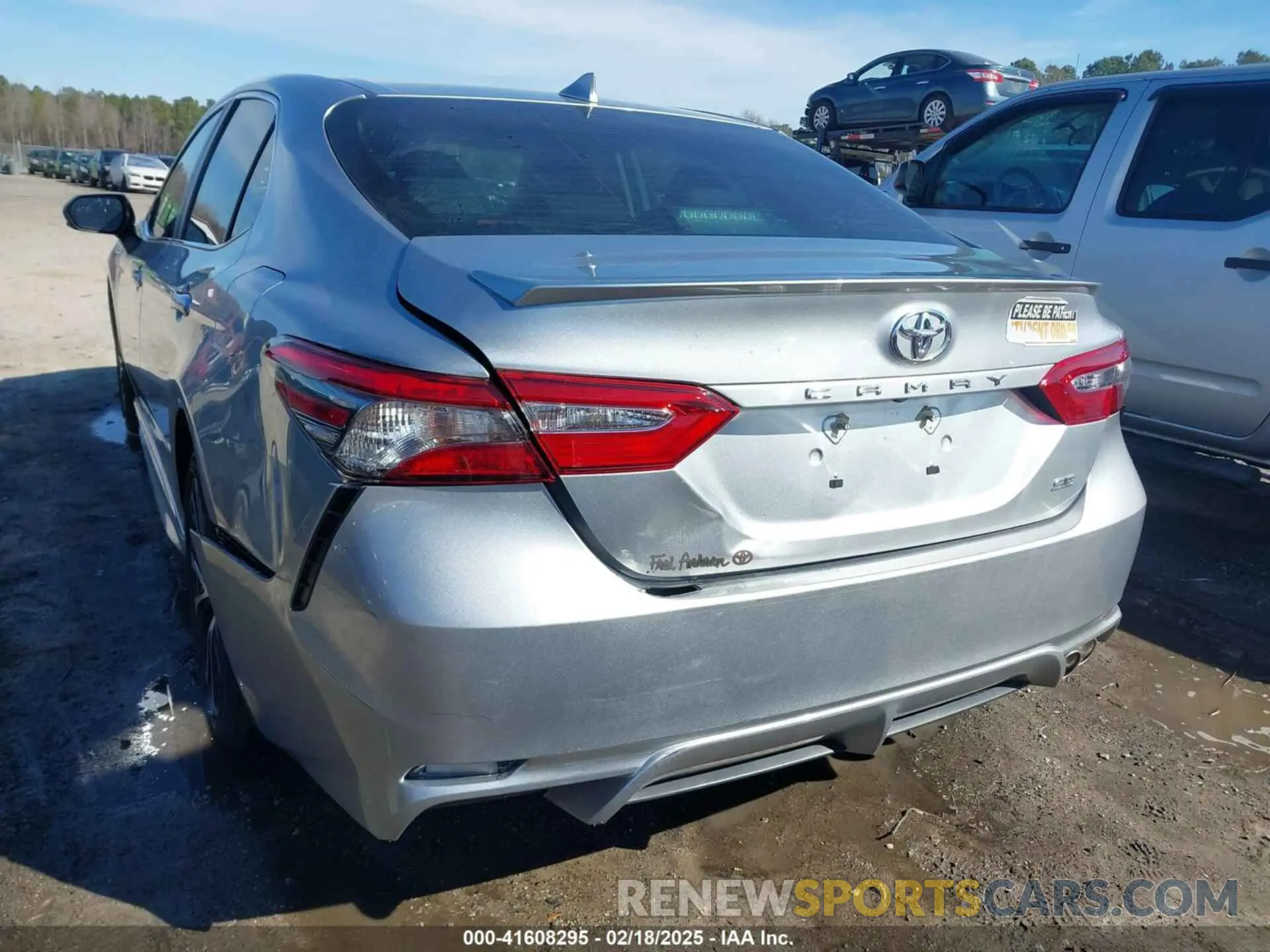 6 Photograph of a damaged car 4T1B11HK0KU283170 TOYOTA CAMRY 2019